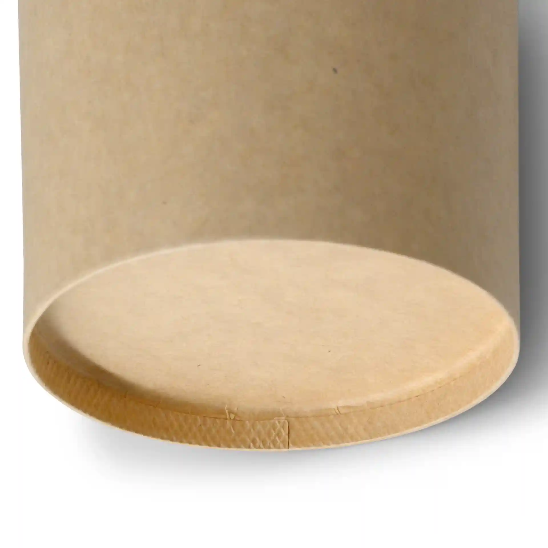Gobelet en carton brun pour soupe de forme ronde et diamètre de base de 93 mm, montrant le bord inférieur et les détails de revêtement.