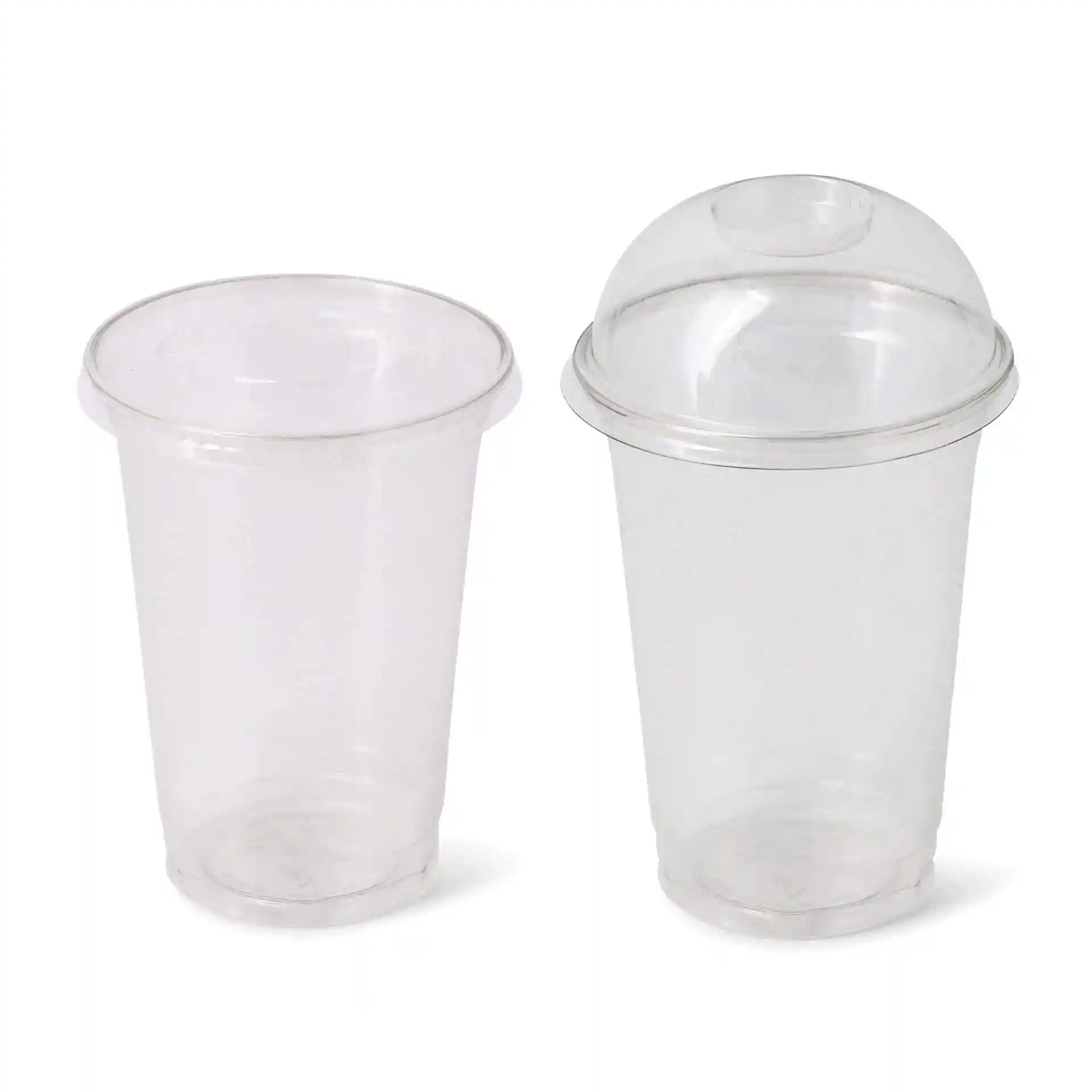 Image de deux gobelets rPET transparents de 16 oz, l'un avec un couvercle en dôme et un trou, l'autre sans couvercle.