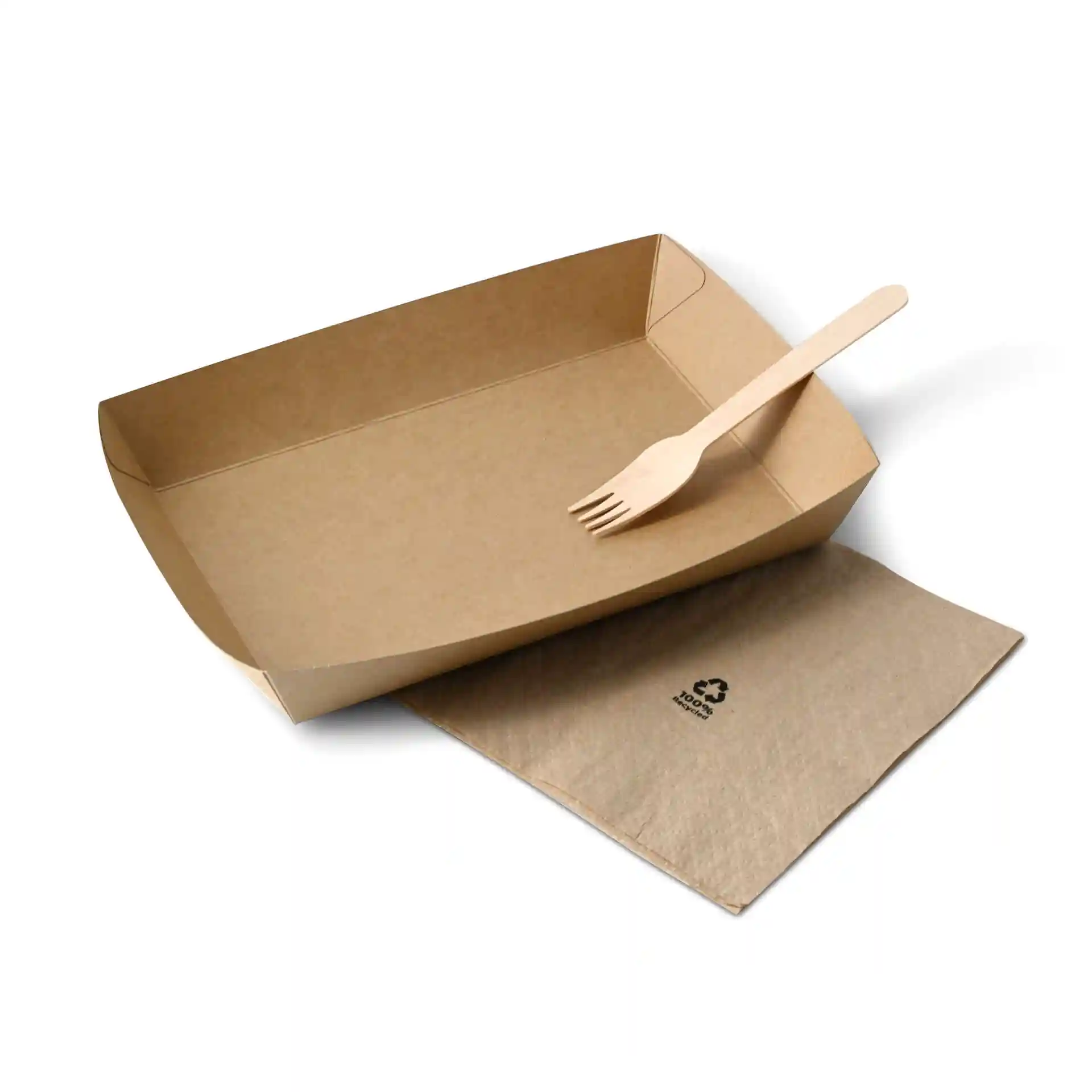Plateau rectangulaire en carton marron avec une fourchette en bois à l'intérieur, accompagné d'une serviette marron en dessous.