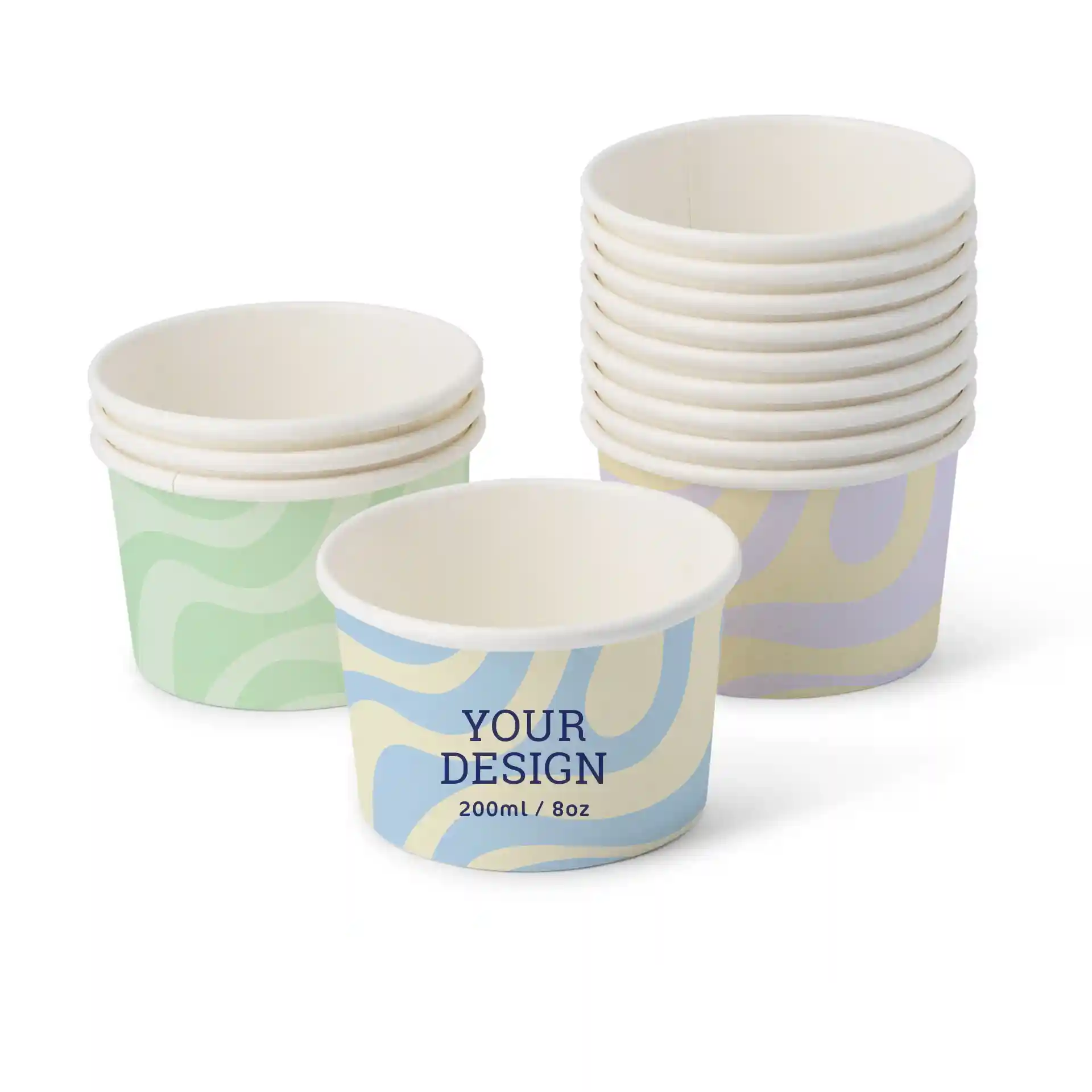 Coupes en carton rondes pour glace dans des couleurs pastel, avec un design et empilées avec plusieurs coupes similaires derrière.