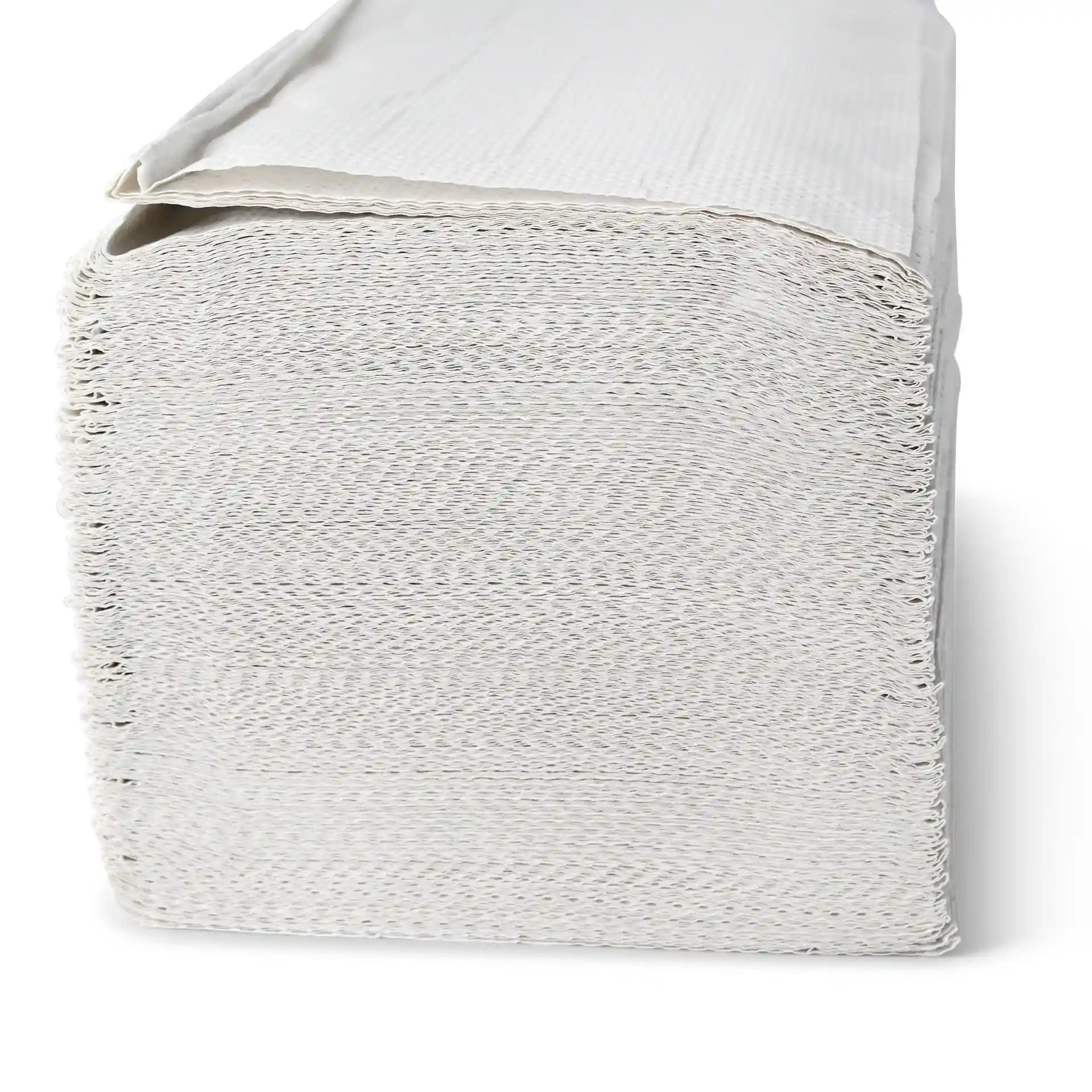 Empilement de serviettes en papier pliées en V, 2 épaisseurs, montrant le bord avec texture visible et plusieurs feuilles.