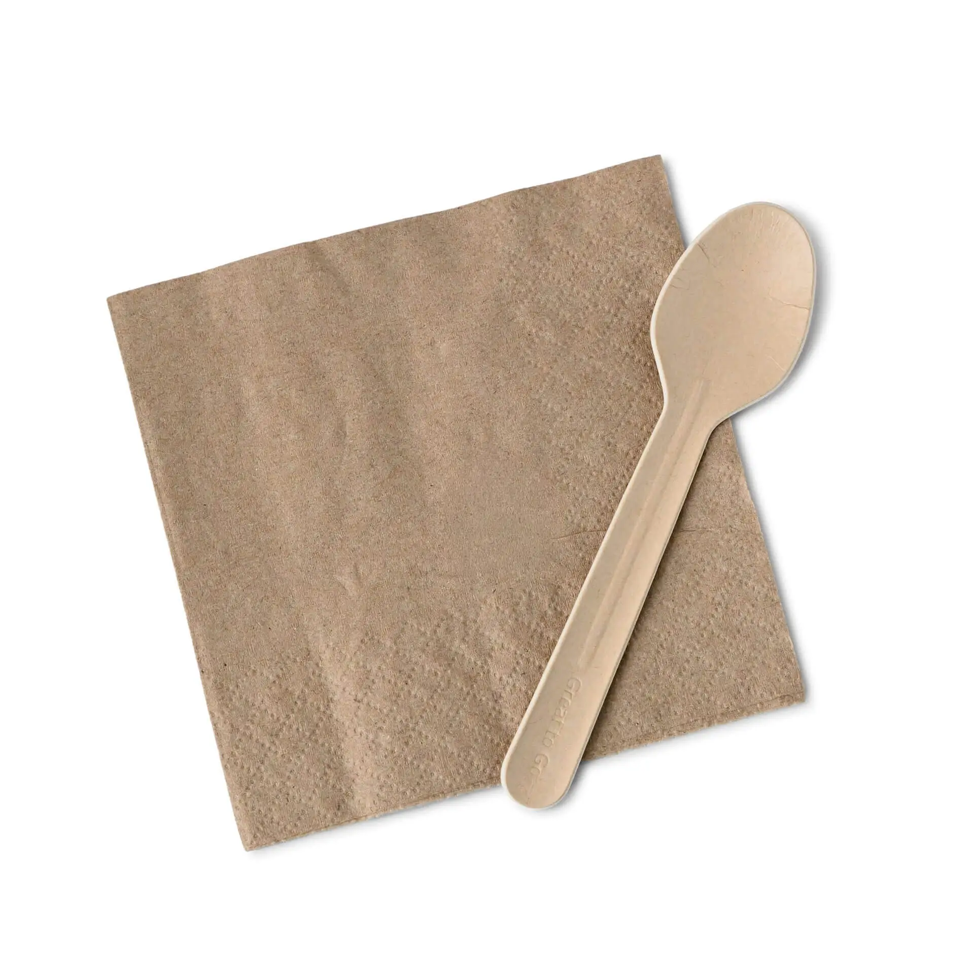 Serviette en papier brun avec une cuillère en papier posée dessus. La serviette a un symbole de recyclage imprimé.