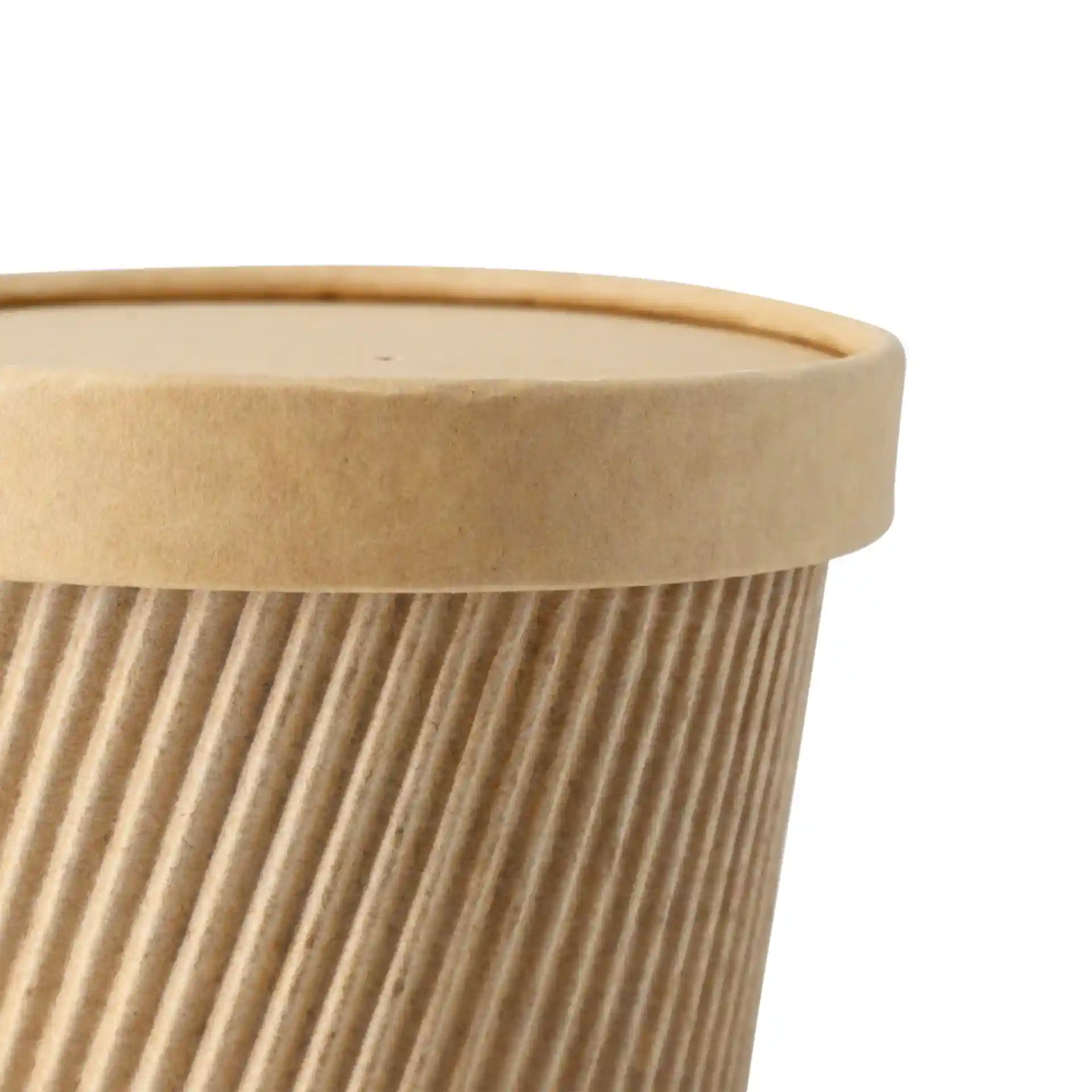 Gobelet en carton marron avec texture nervurée et couvercle plat, diamètre de 117 mm.
