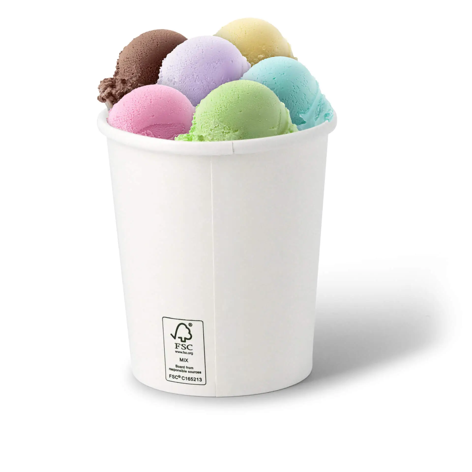 Gobelet à glace blanc rempli de plusieurs boules de glace de différentes couleurs.