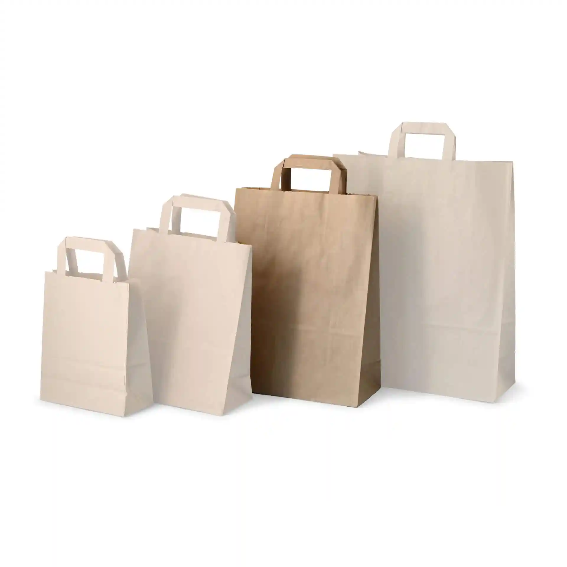 Image de quatre sacs en papier de tailles variées, deux blancs et deux bruns, avec des poignées en haut.