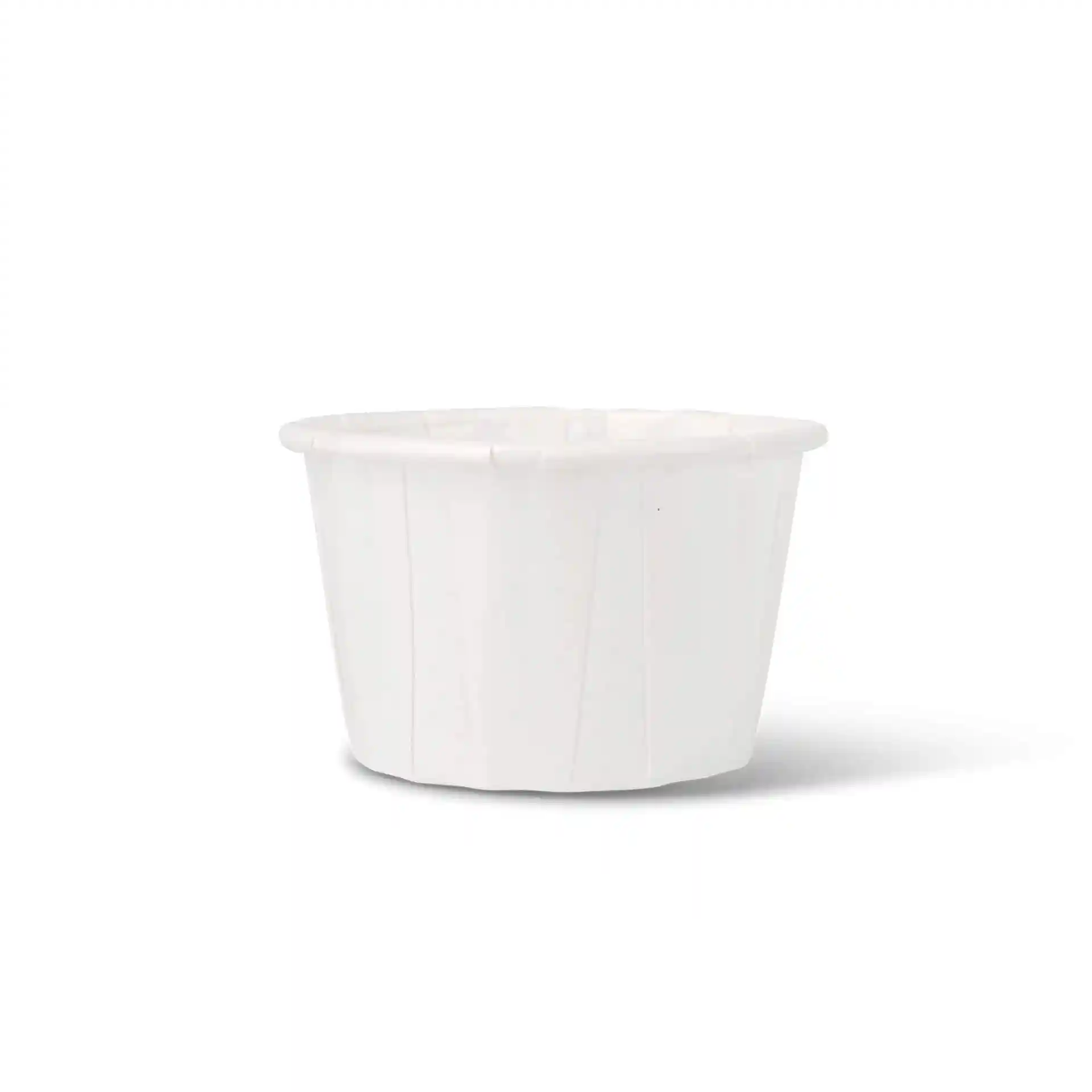 Gobelet blanc d'une hauteur de 30 mm et d'un diamètre supérieur de 52 mm, contenant 45 ml.