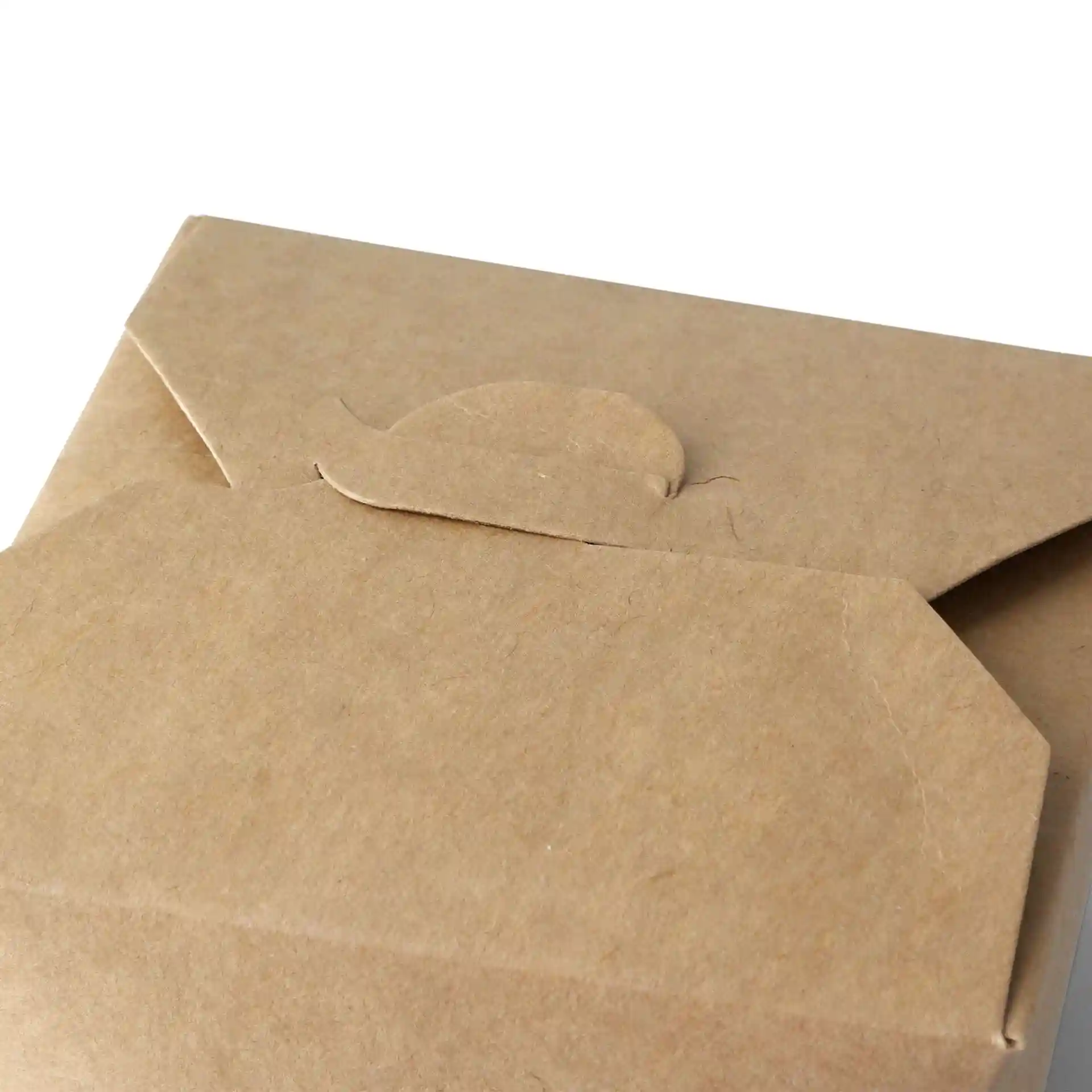 Boîte à nouilles en carton brun avec fermeture à rabat, mesurant 95 mm de hauteur et 95 mm de diamètre.
