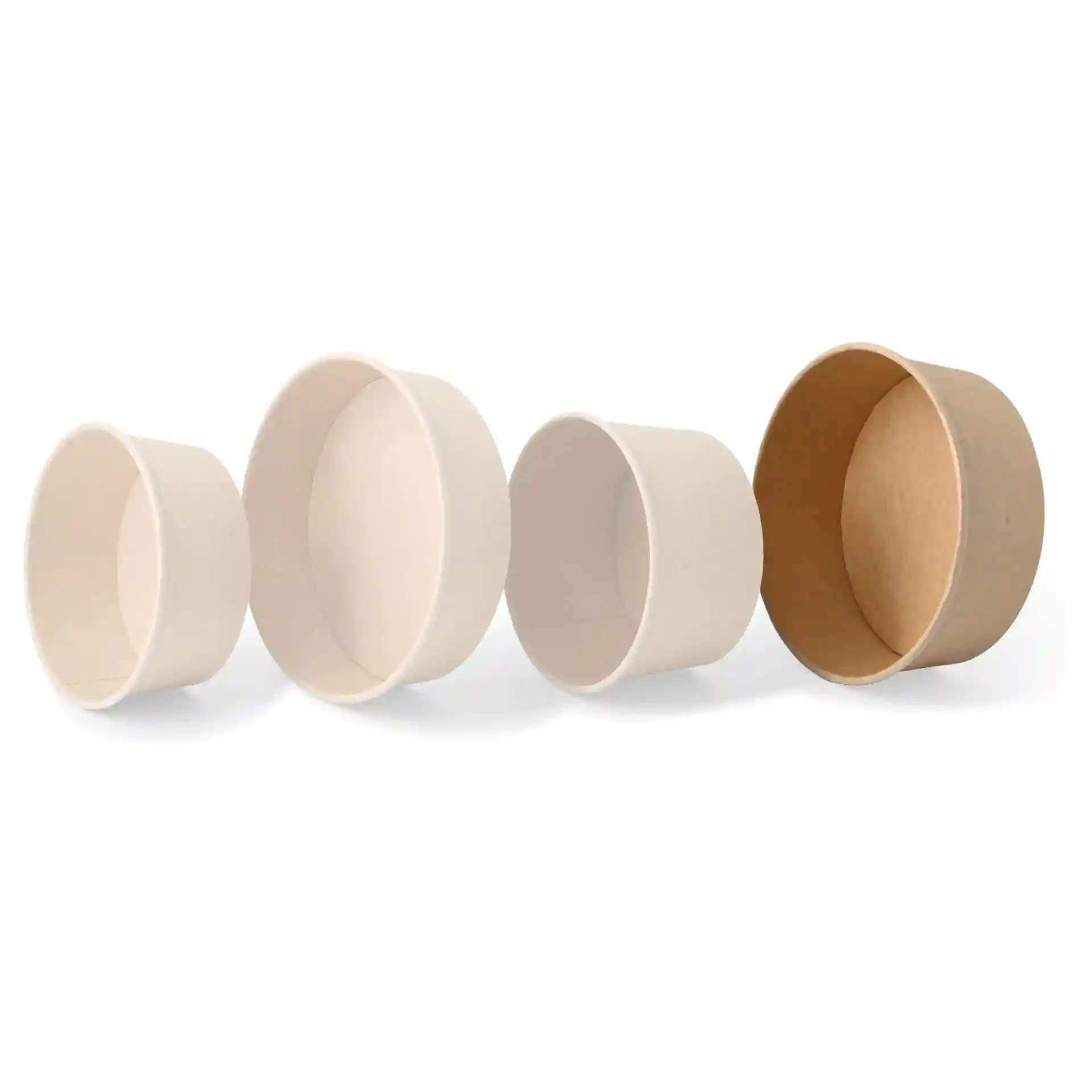 Ensemble de quatre bols en papier ronds de différentes tailles, avec un intérieur marron et un extérieur lisse.
