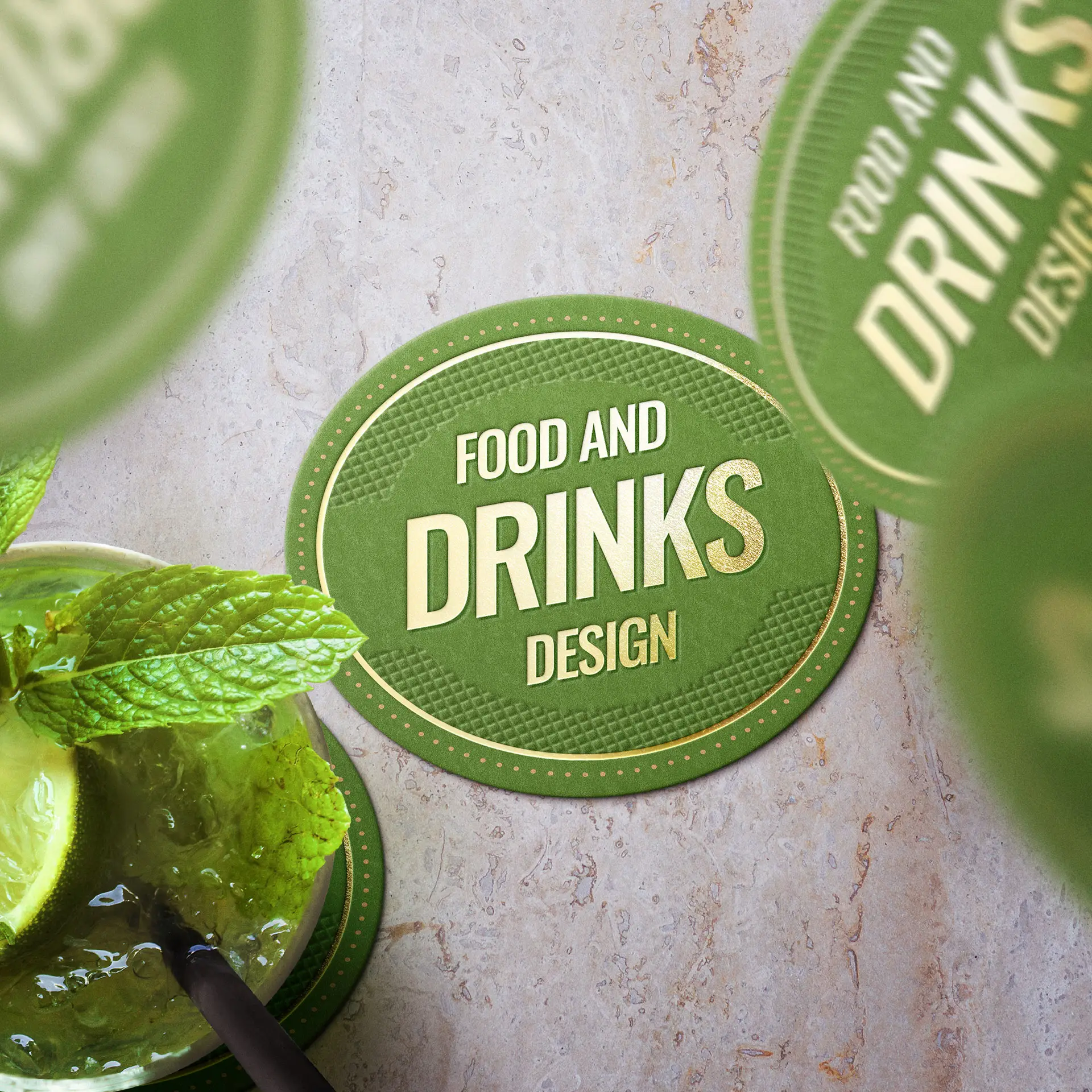 Sous-verre à bière ovale imprimé affichant la phrase "Food and Drinks Design" sur fond vert avec texte décoratif.