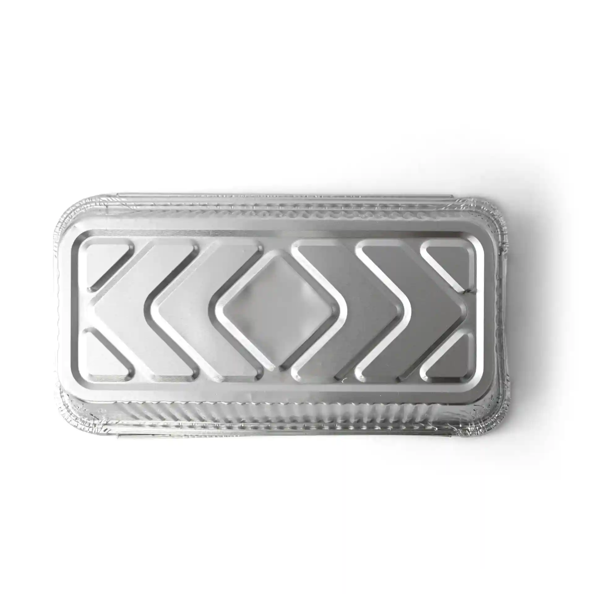 Conteneur en aluminium rectangulaire avec un couvercle à motifs, mesurant 21,8 x 11,3 x 5,4 cm et d'un volume de 900 ml.