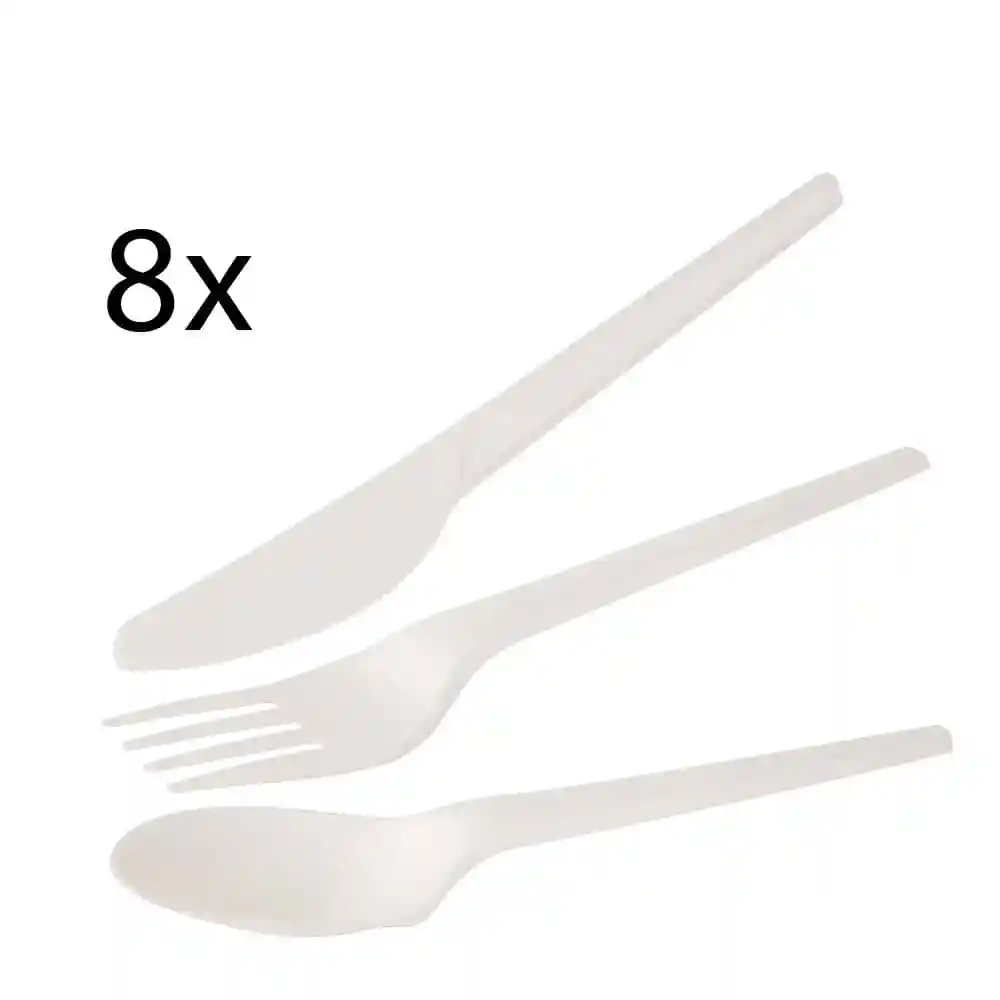 Ensemble de huit ustensiles en plastique blanc, comprenant un couteau, une fourchette et une cuillère sur un fond uni.