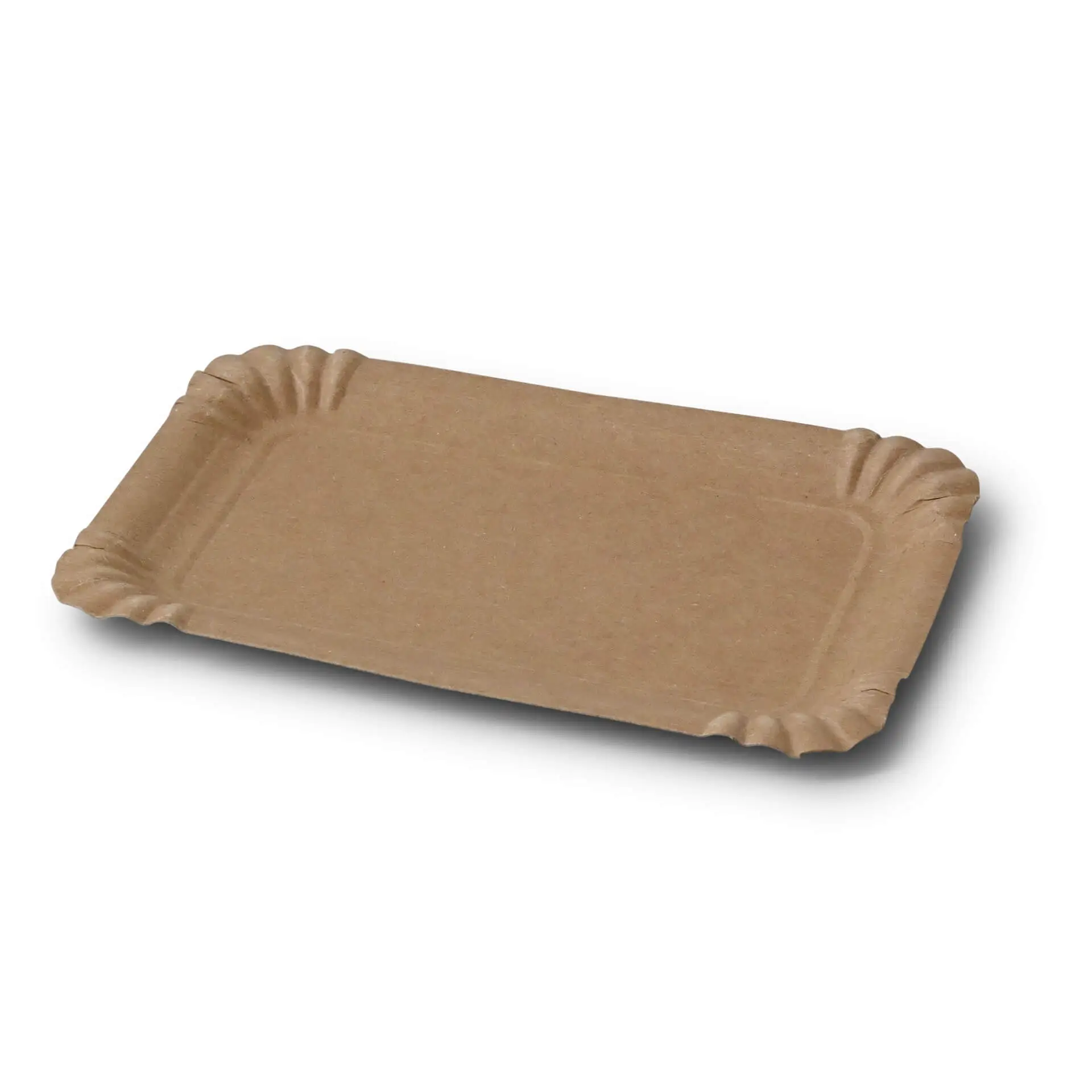Assiette en carton rectangulaire brune mesurant 10 x 16 cm avec bords cannelés et sans revêtement.