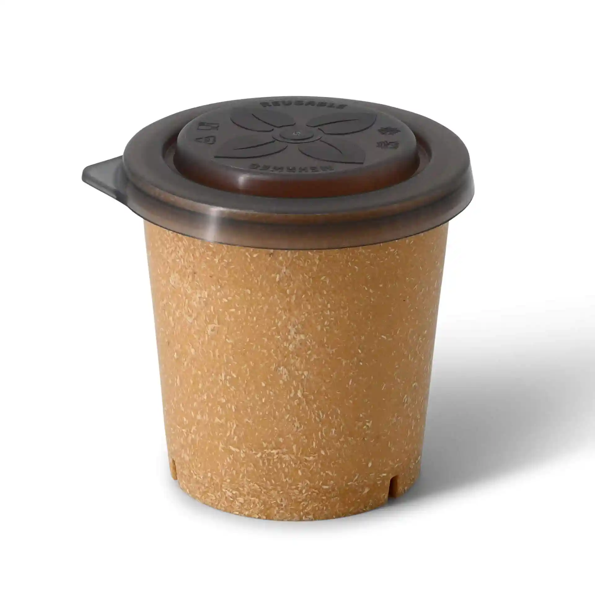 Gobelet réutilisable rond en brun caramel, capacité de 400 ml, avec un couvercle brun et une surface texturée.