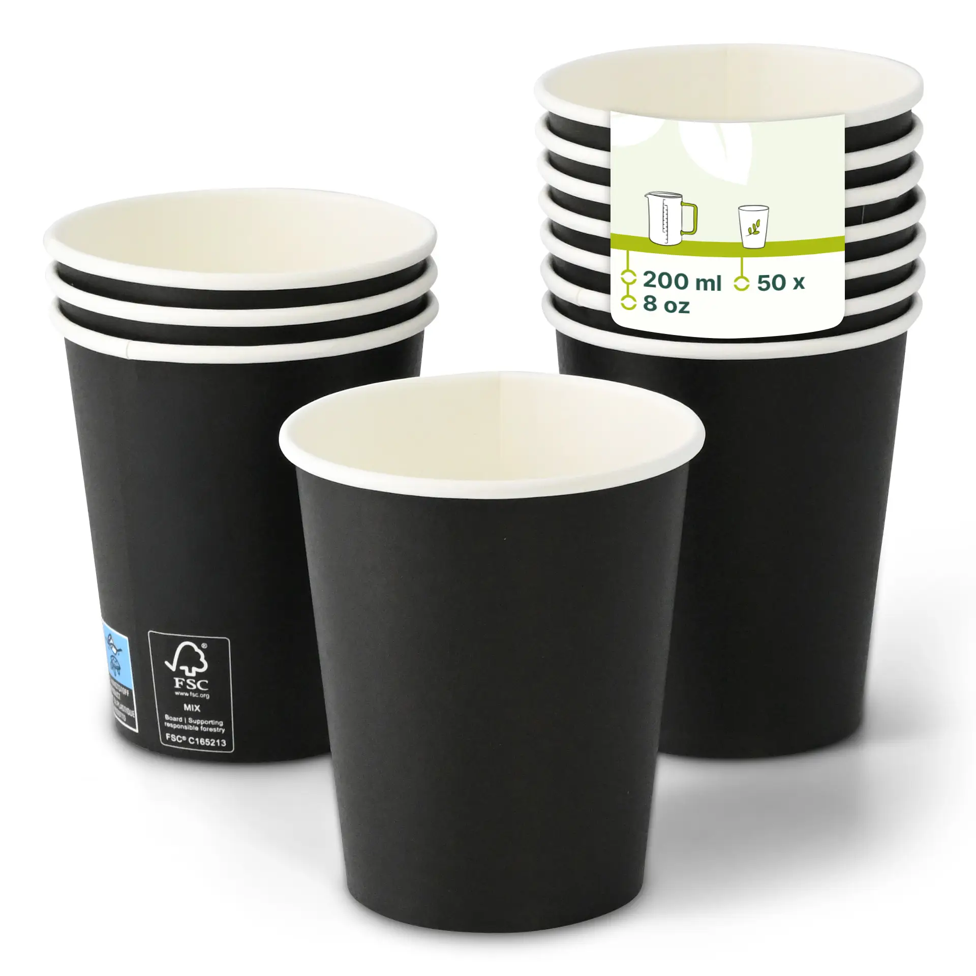 Un gobelet en papier noir avec un intérieur blanc au premier plan ; plusieurs gobelets similaires en arrière-plan avec opacité réduite.