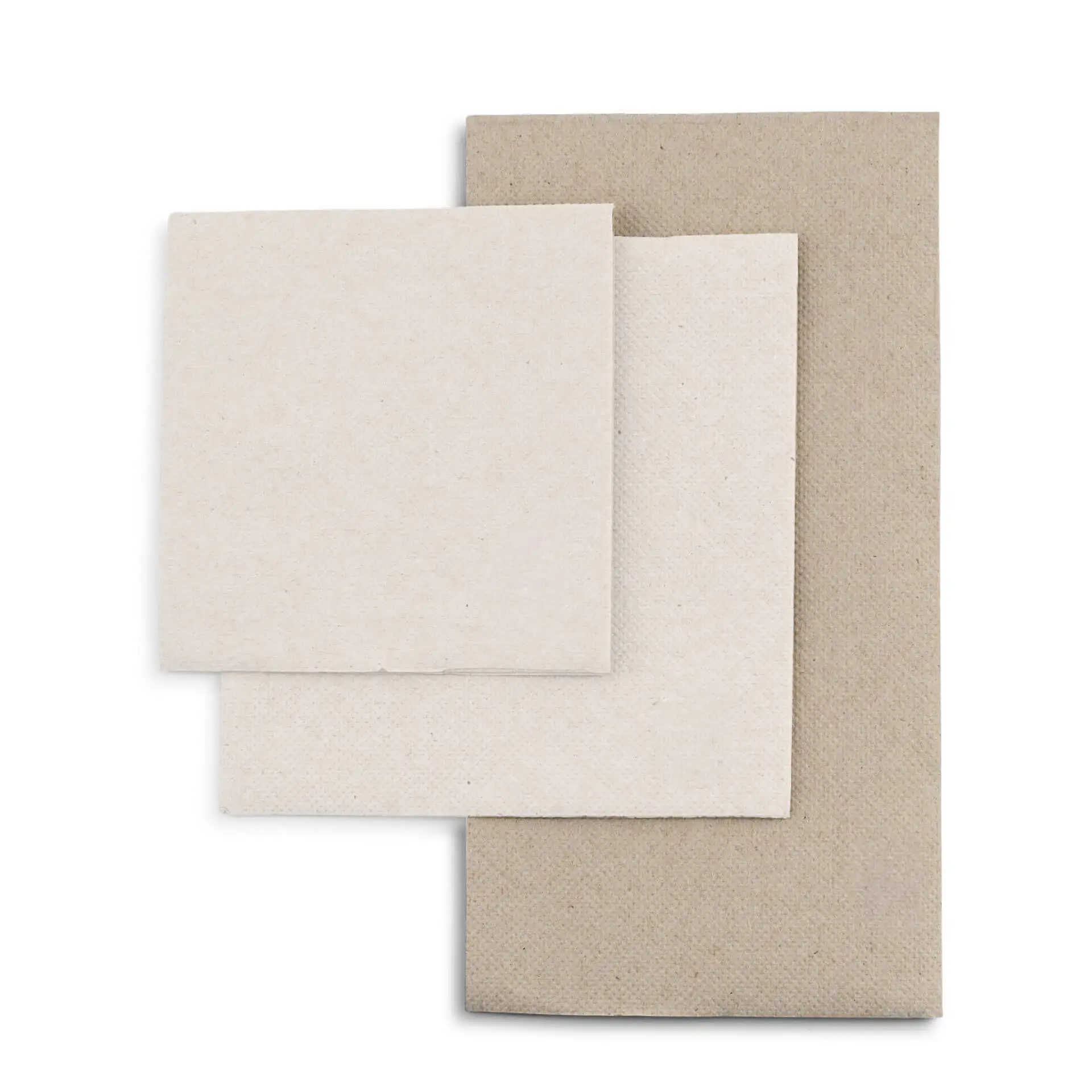 Trois serviettes en papier recyclé non blanchi de tailles variées, disposées en forme rectangulaire avec des marques visibles.