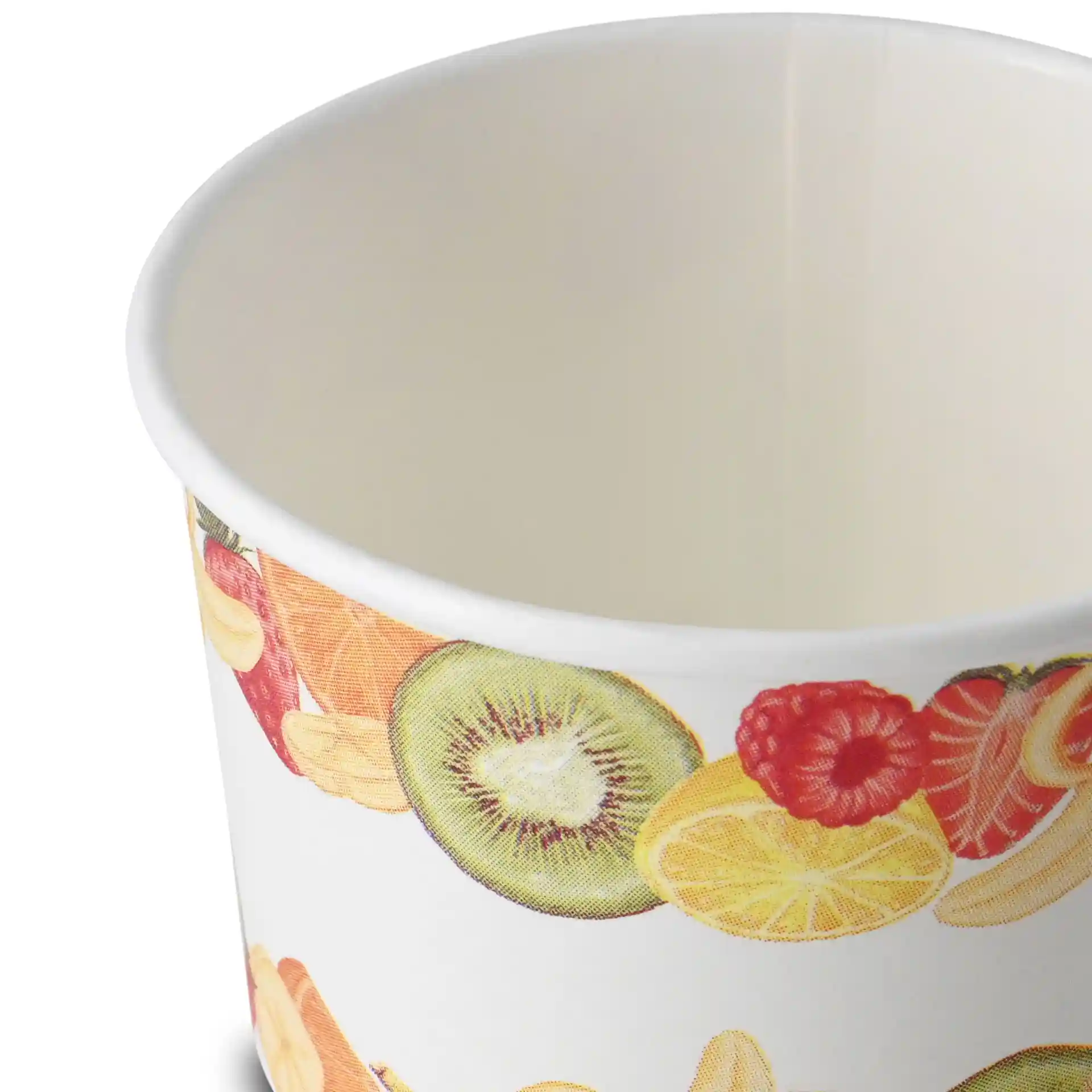 Gobelet en papier avec un design imprimé représentant divers fruits, montrant l'intérieur et une partie de l'extérieur.