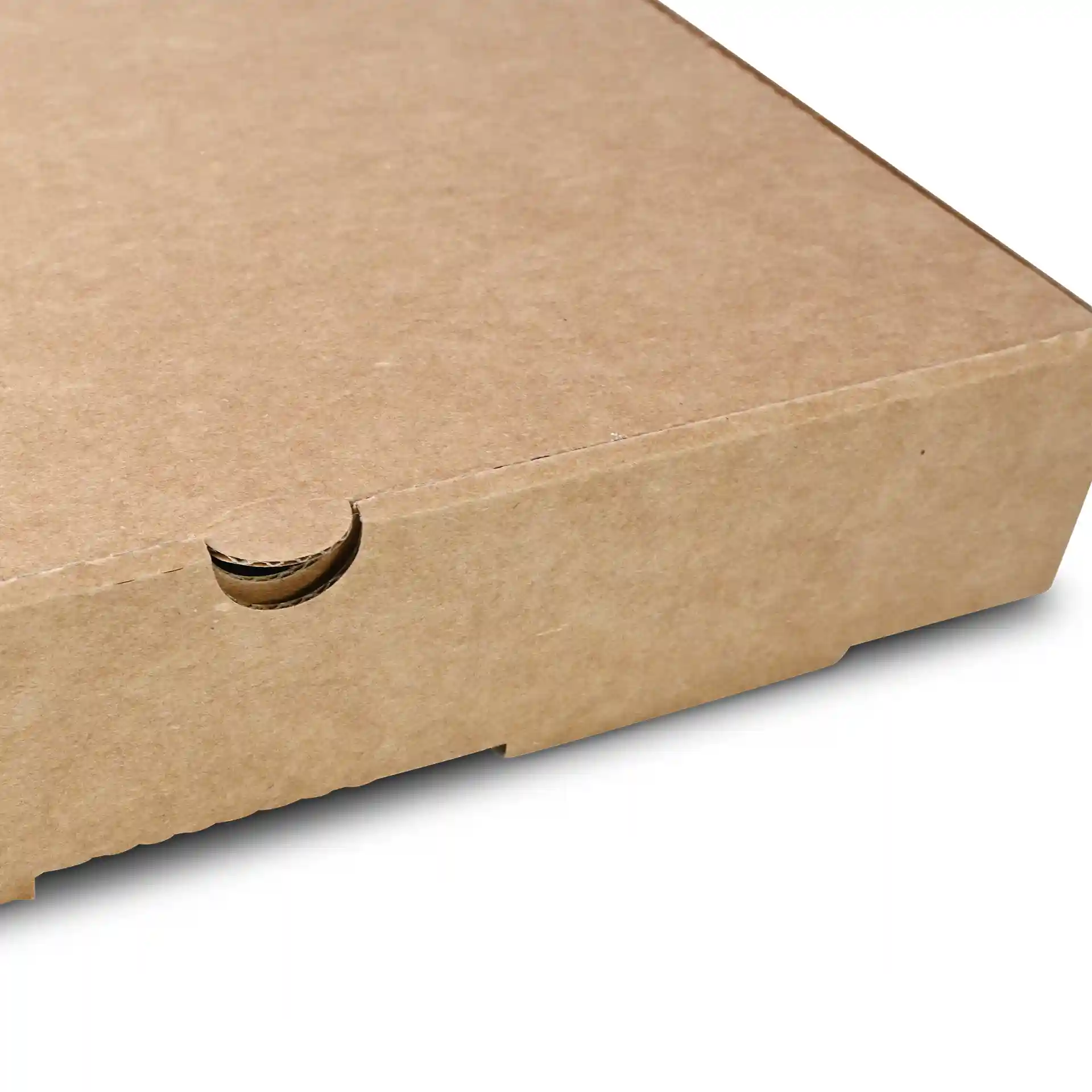 Boîte à pizza en carton brun avec une découpe circulaire sur le côté, mesurant 26 cm de diamètre.