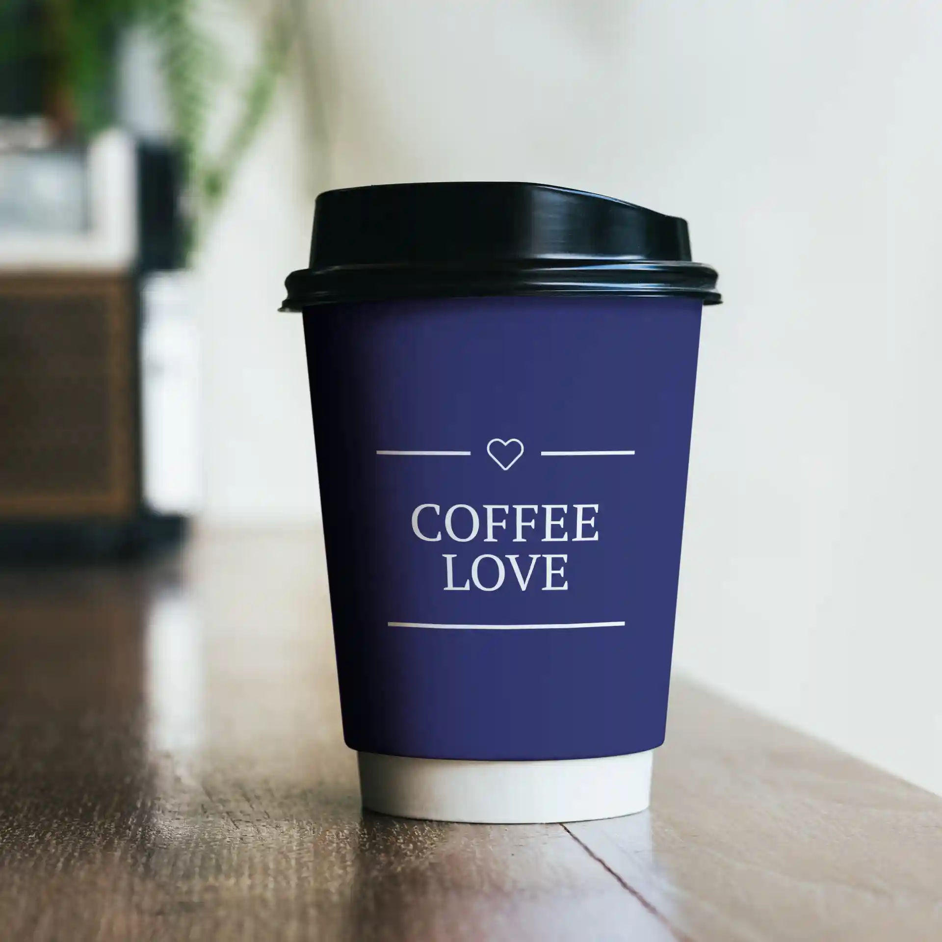 Gobelet en papier à double paroi avec un extérieur violet et un couvercle noir, portant le texte "COFFEE LOVE" en blanc.