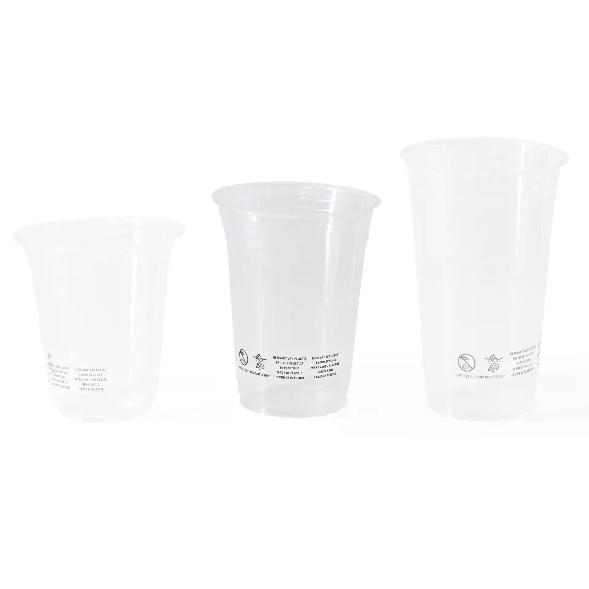 Image de trois gobelets en PLA transparent de tailles variées, avec des marques visibles au fond.