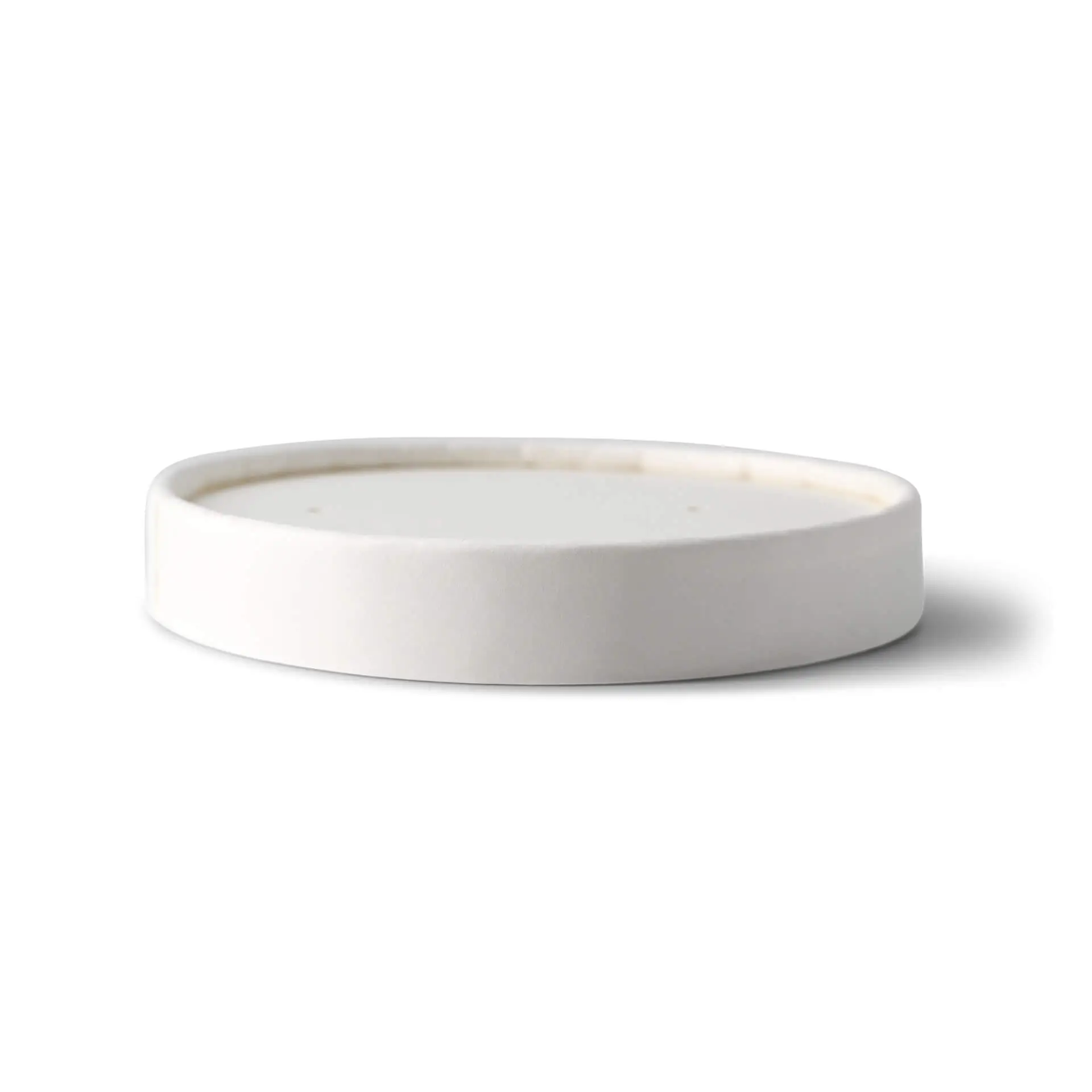 Couvercle en carton blanc d'un diamètre de 100 mm et d'une hauteur de 17 mm, montré de côté.