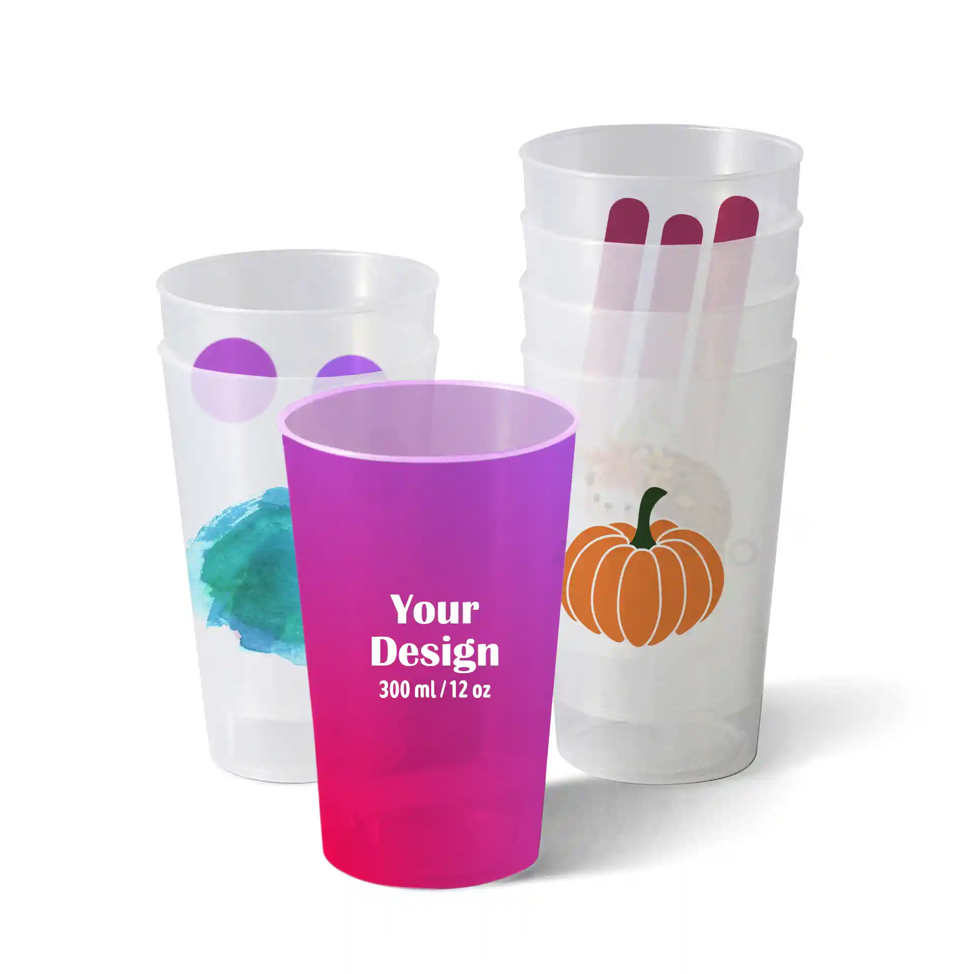 Gobelet réutilisable transparent avec un design dégradé violet, comportant une zone de logo et plusieurs gobelets similaires derrière.