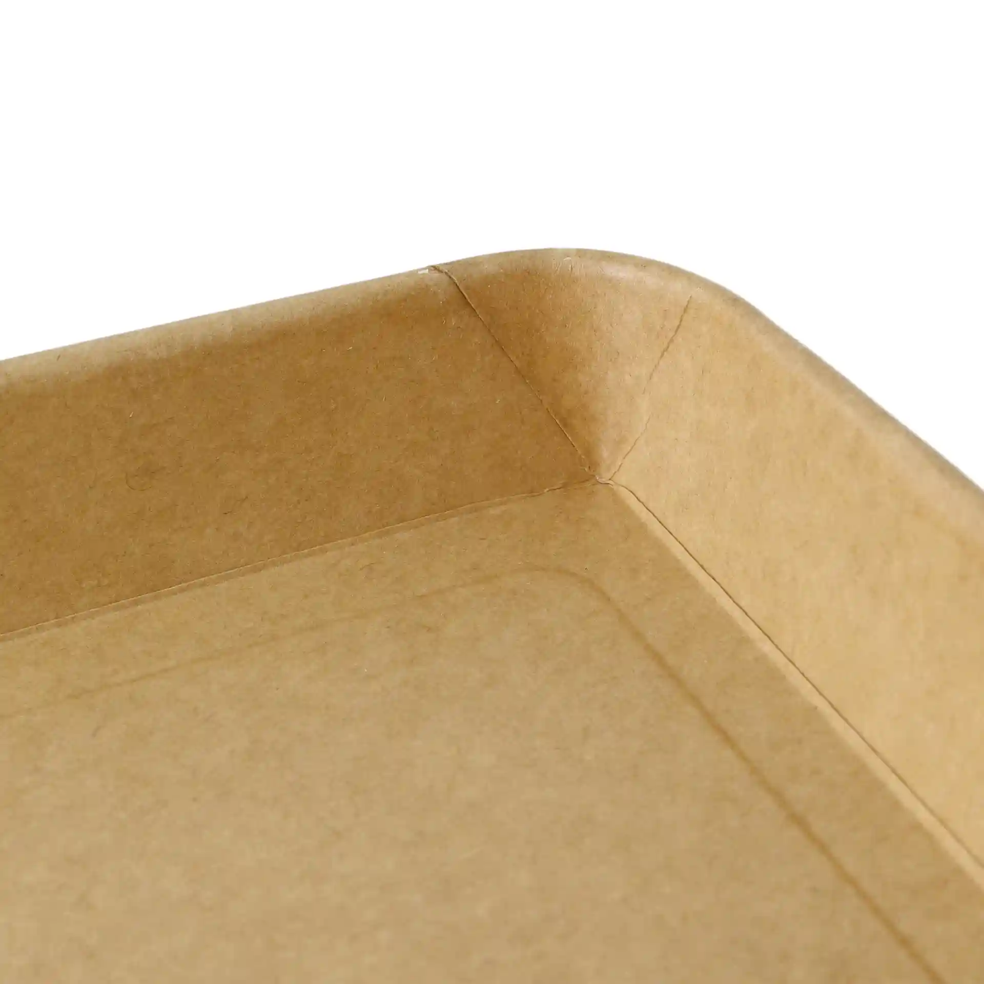 Gros plan d'une boîte à sushi marron, revêtue de PE, avec détail de coin visible, mesurant 24 x 15 x 3 cm.