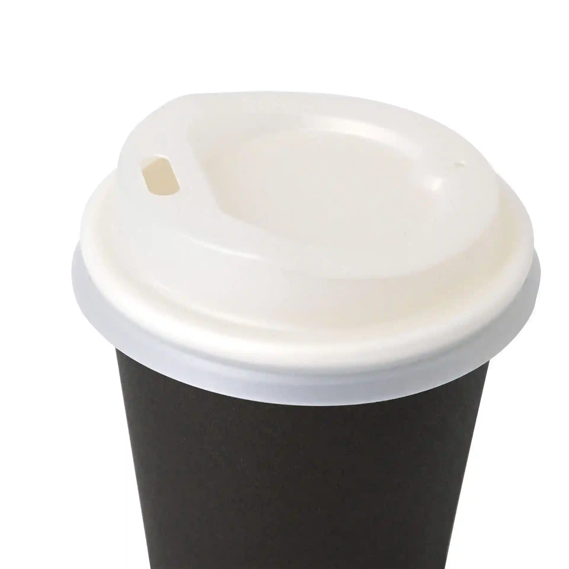 Couvercle CPLA blanc avec trou de boisson, conçu pour un gobelet de 62 mm de diamètre.
