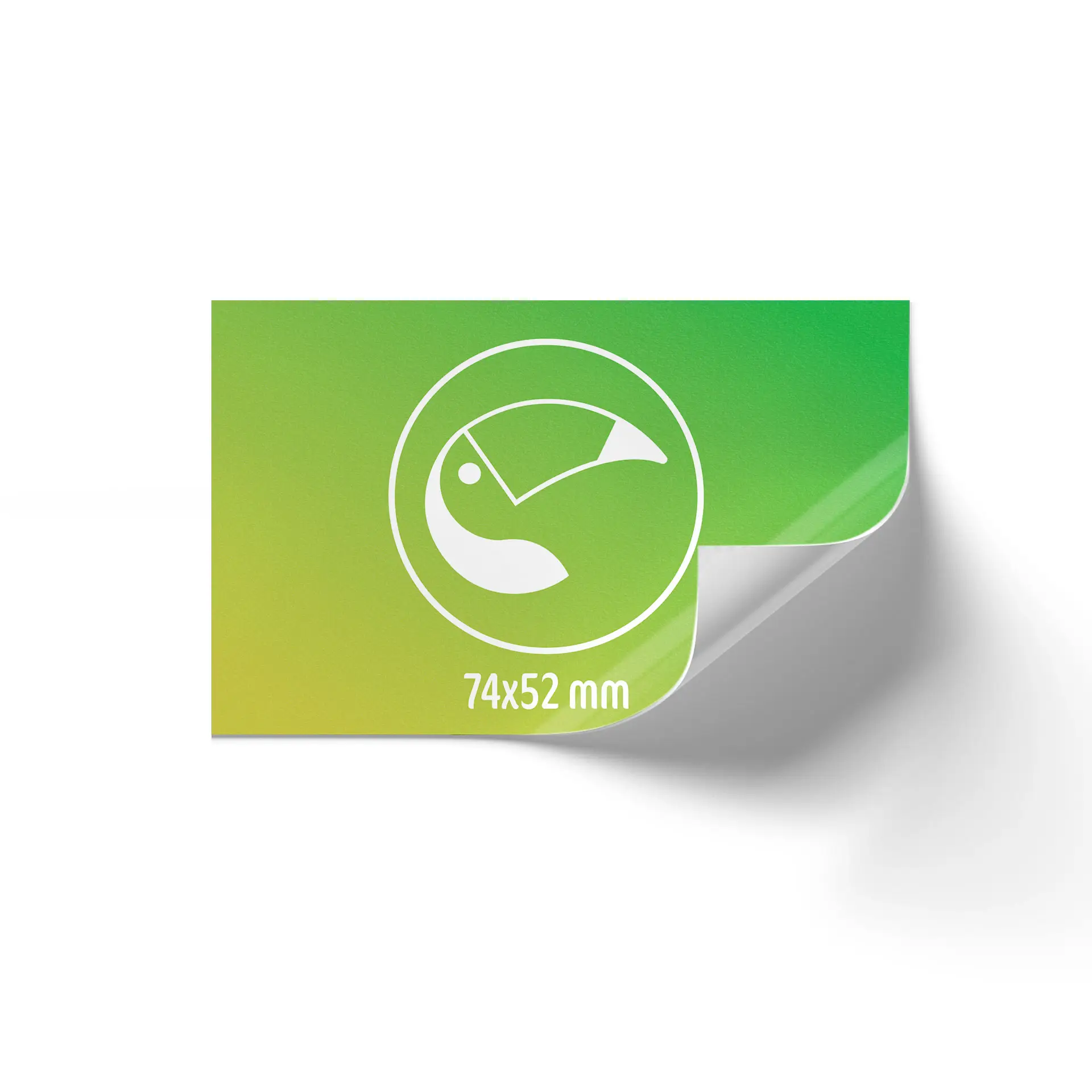 Étiquette rectangulaire imprimée avec finition brillante blanche, taille 74x52 mm, partiellement recourbée au coin.