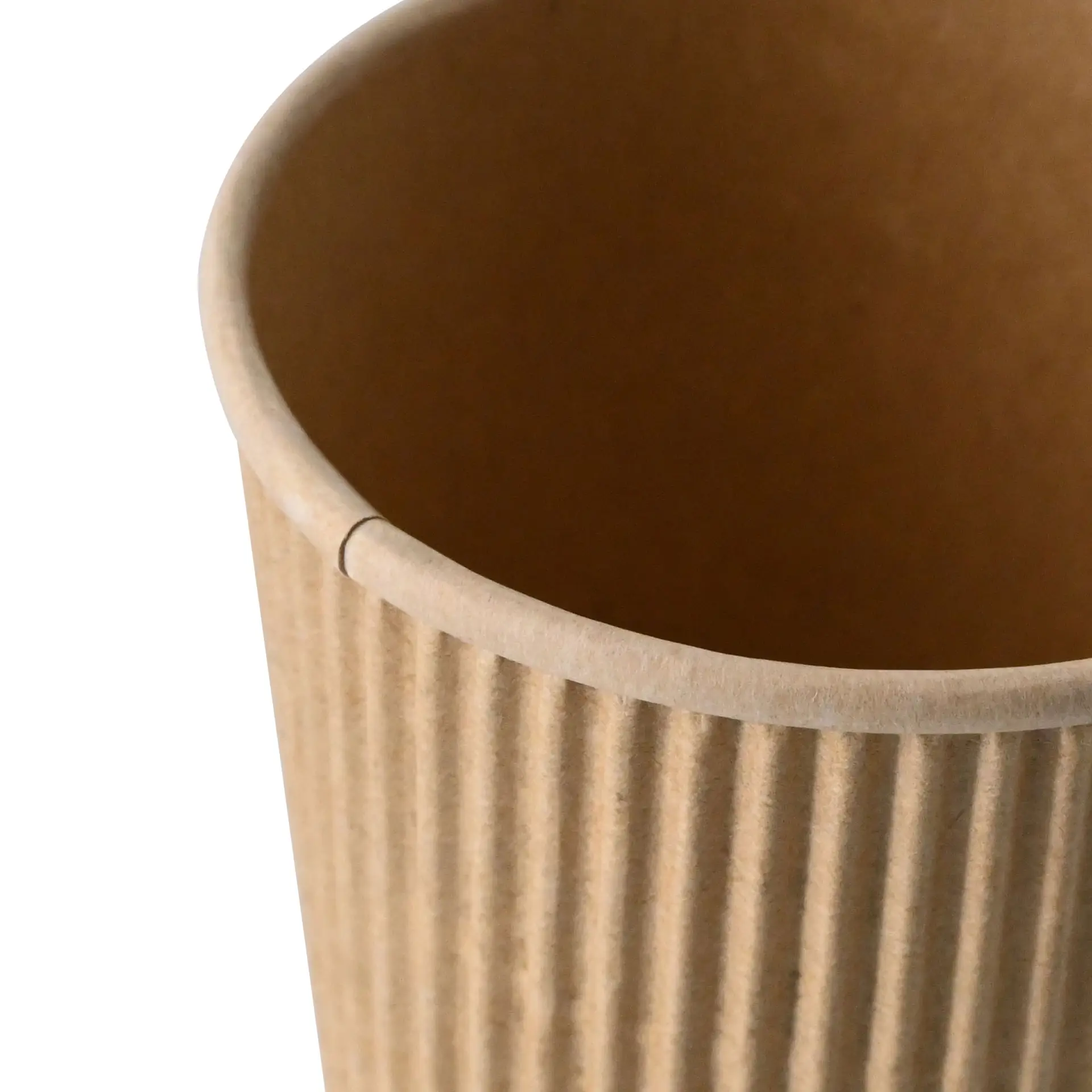 Tasse à café isolée marron de 240 ml avec design ondulé; intérieur recouvert de PLA pour boissons chaudes; biodégradable et certifié FSC.