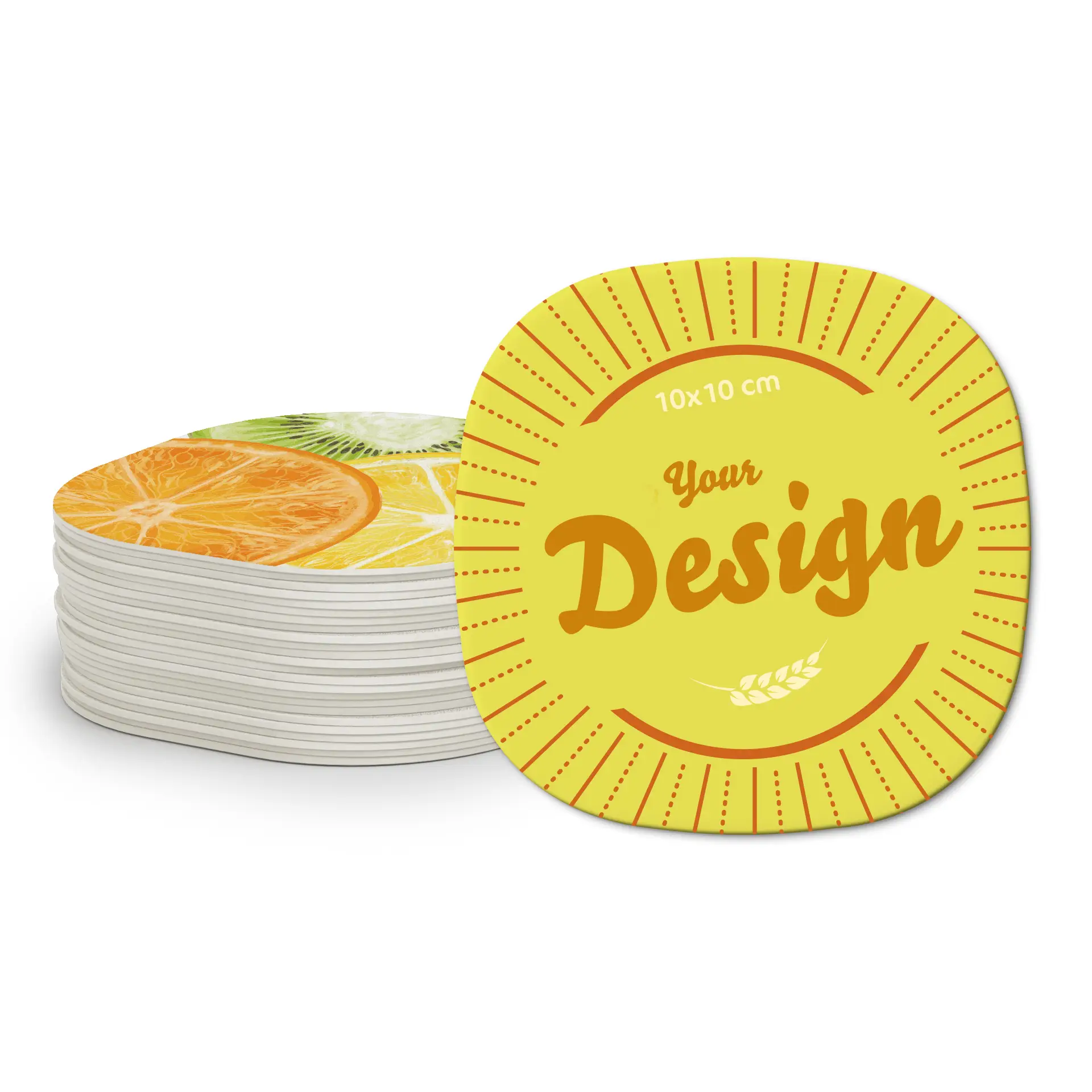 Empilement de sous-verres à bière imprimés, 10x10 cm, avec des motifs de fruits colorés et une étiquette jaune personnalisable avec le texte "Votre Design".
