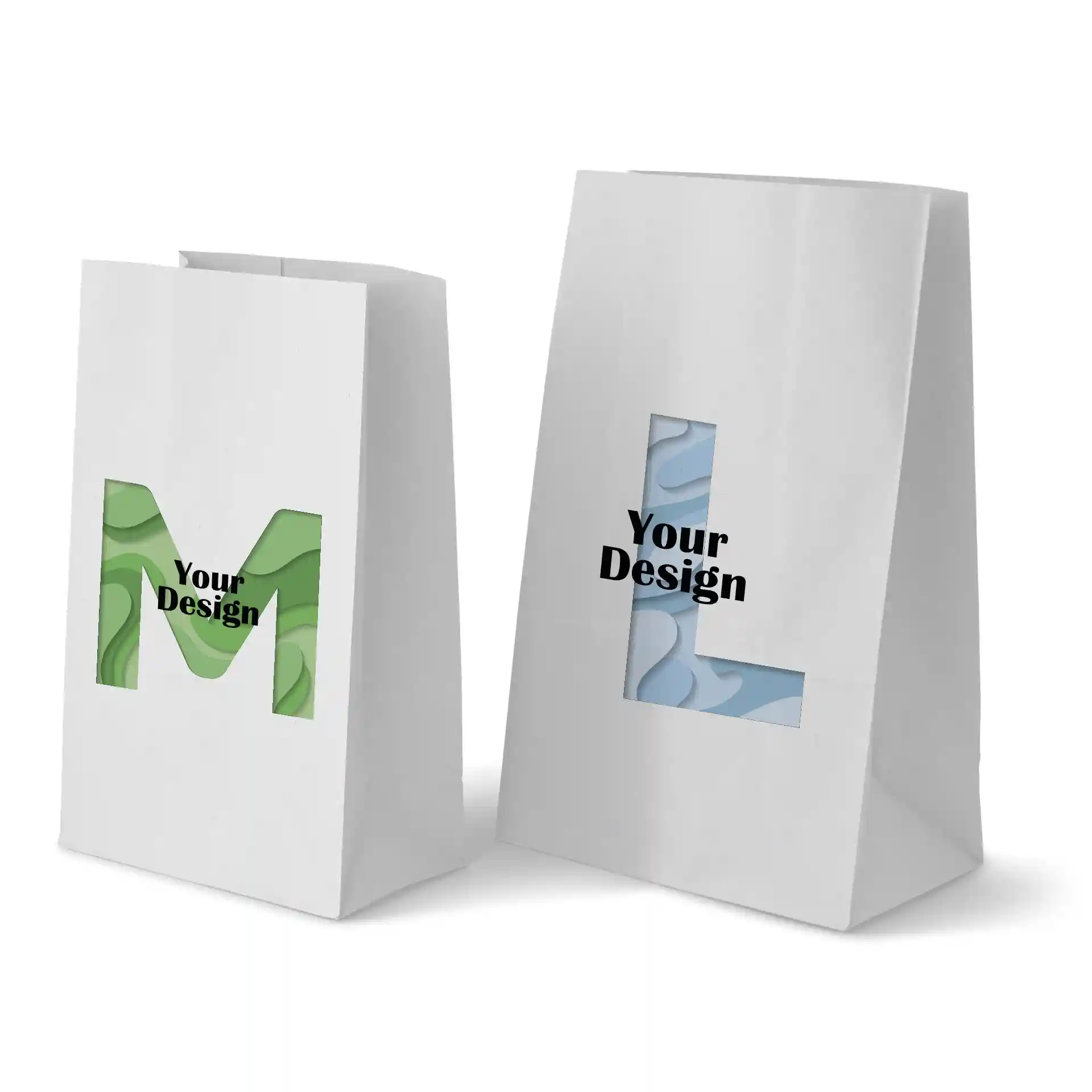 Deux sacs en papier blancs imprimés sans poignées, l'un avec un 'M' vert et l'autre avec un design 'L' bleu.
