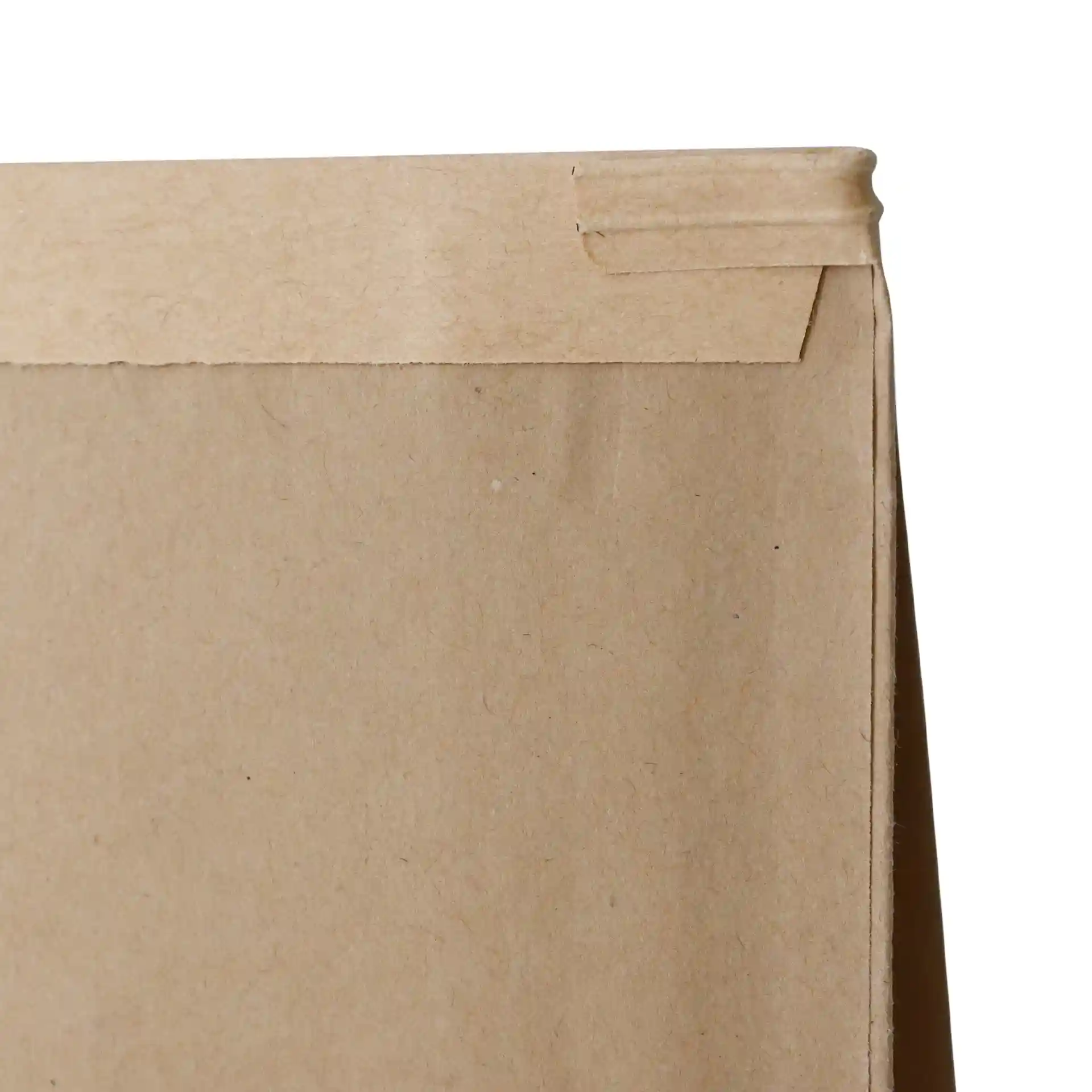 Sac en papier kraft brun avec fond plat et fermeture à fil métallique, montrant le bord supérieur et le pli.
