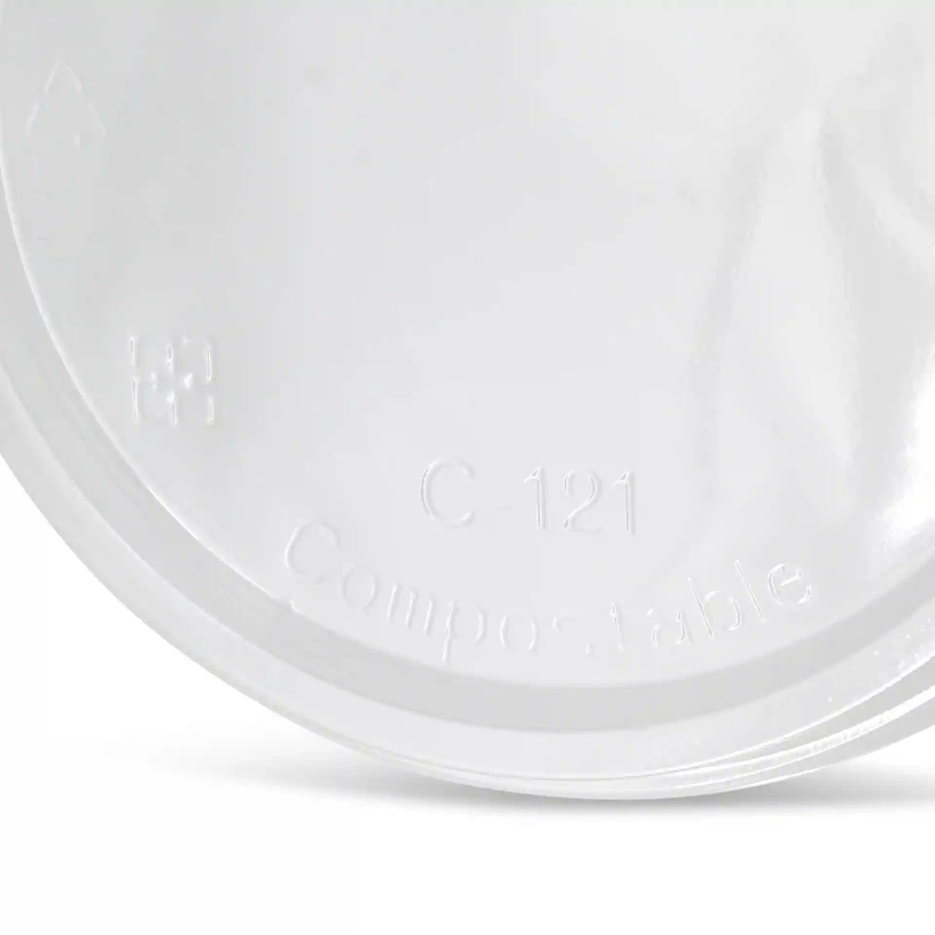 Couvercle rond transparent pour gobelets, mesurant 121 mm de diamètre, avec des marquages incluant "C-121" et "Compostable".