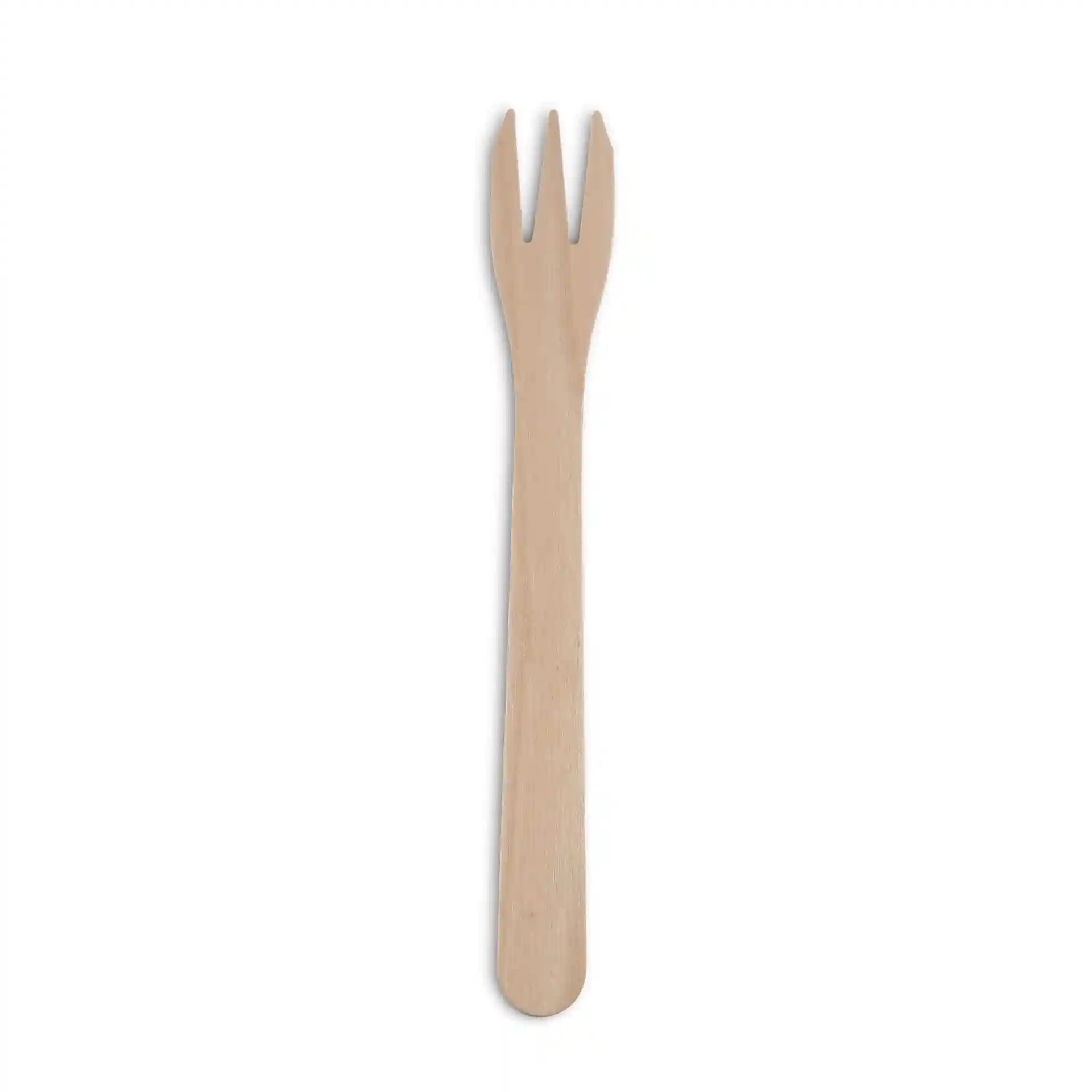 Fourchette en bois à trois dents, mesurant 17,5 cm de long, sur un fond uni.