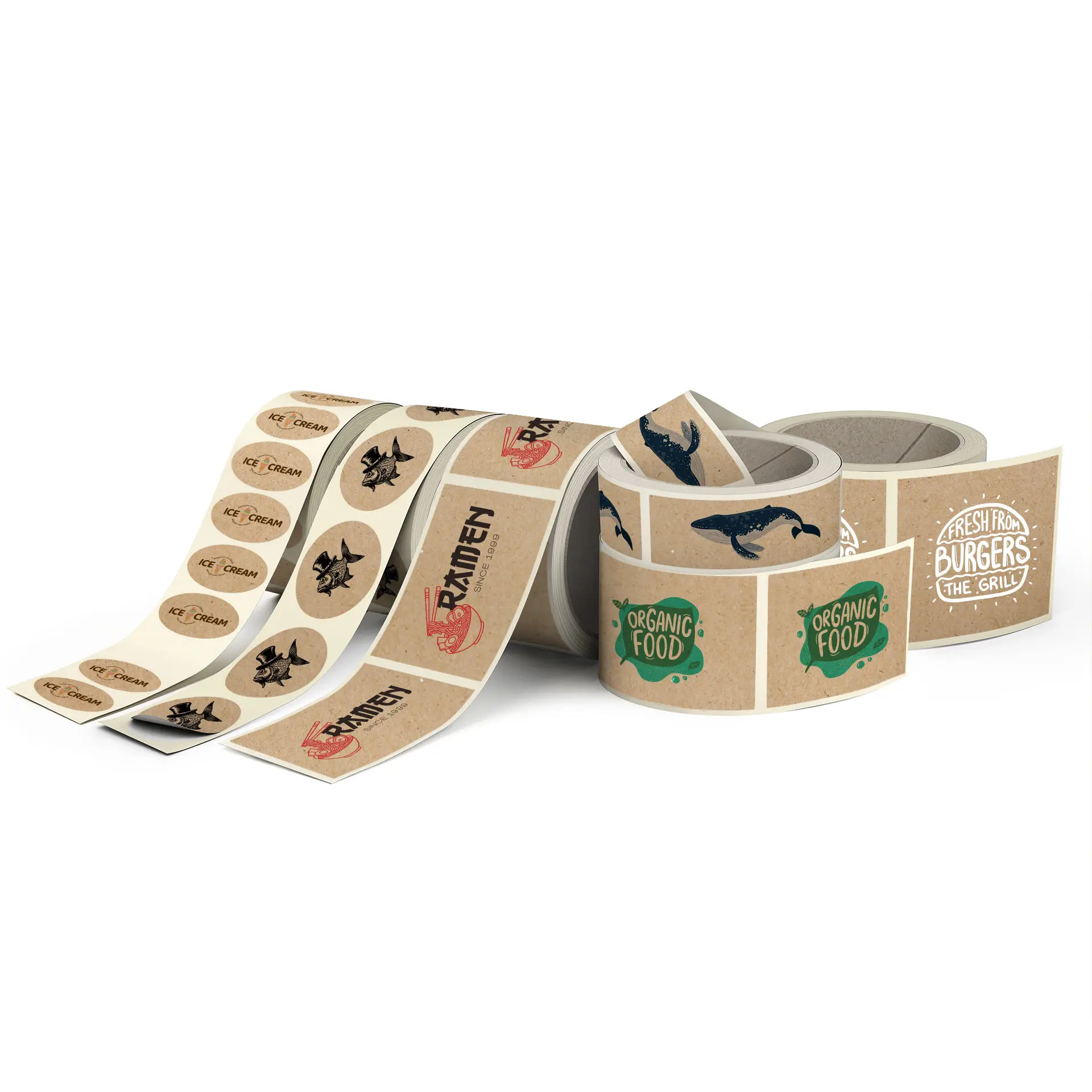 Rouleaux d'étiquettes personnalisées imprimées dans divers designs sur papier kraft mat brun, idéales pour l'emballage et le branding.