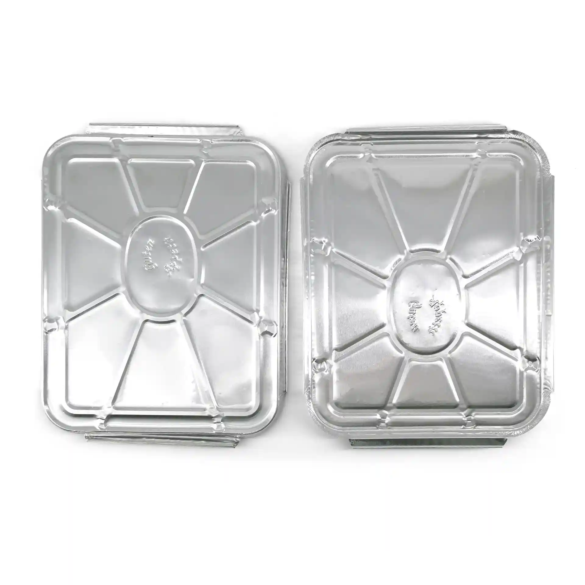 Deux couvercles rectangulaires en aluminium pour un plateau repas à deux compartiments, montrant une surface métallique lisse et un centre surélevé.