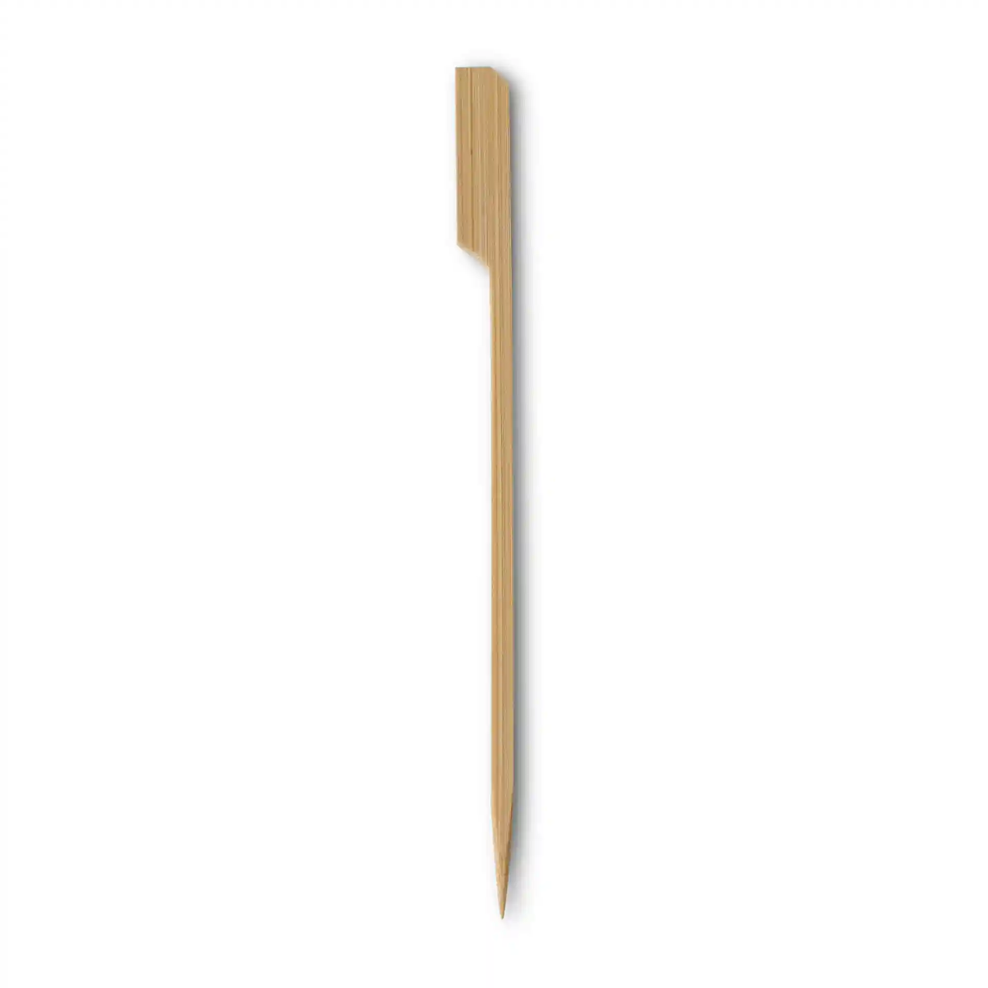 Brochette en bambou, 15 cm de long, non traitée, avec un sommet plat et une extrémité pointue, sur fond blanc.