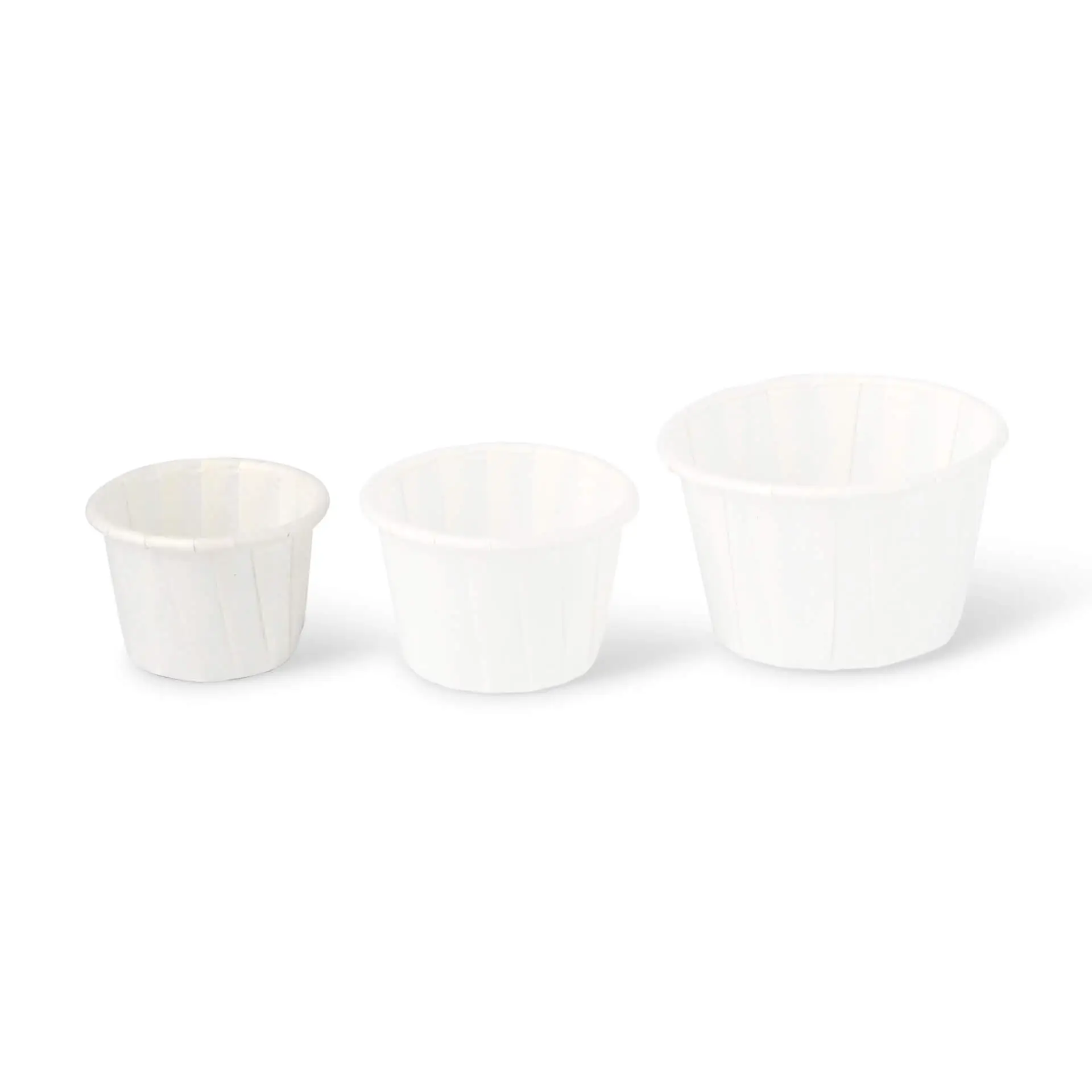 Ensemble de trois gobelets en papier blancs de tailles variées pour sauces ou dips, en papier résistant aux graisses et biodégradable.
