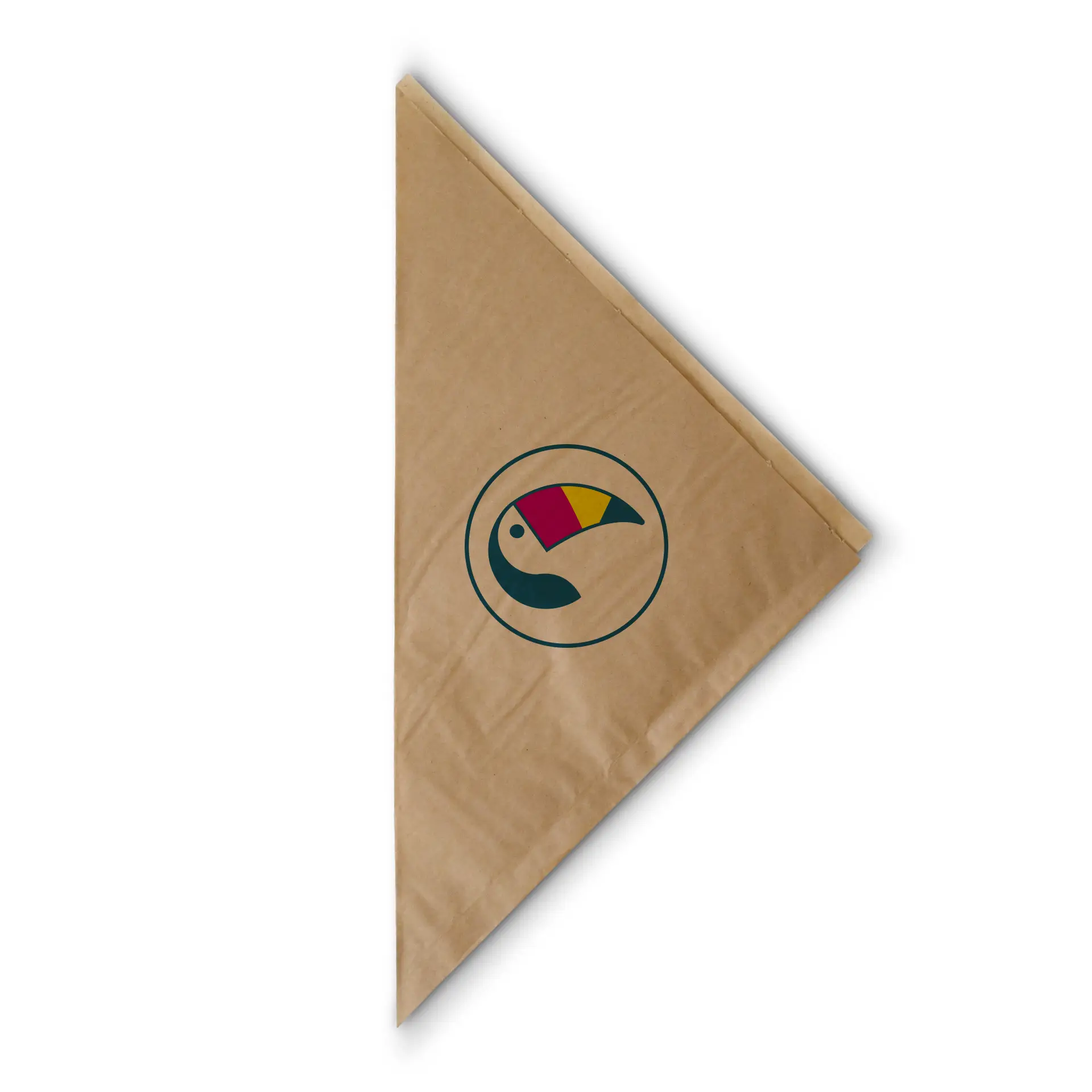 Sac en papier marron en forme de cône avec un logo circulaire représentant un toucan stylisé ; adapté pour les frites et les snacks.