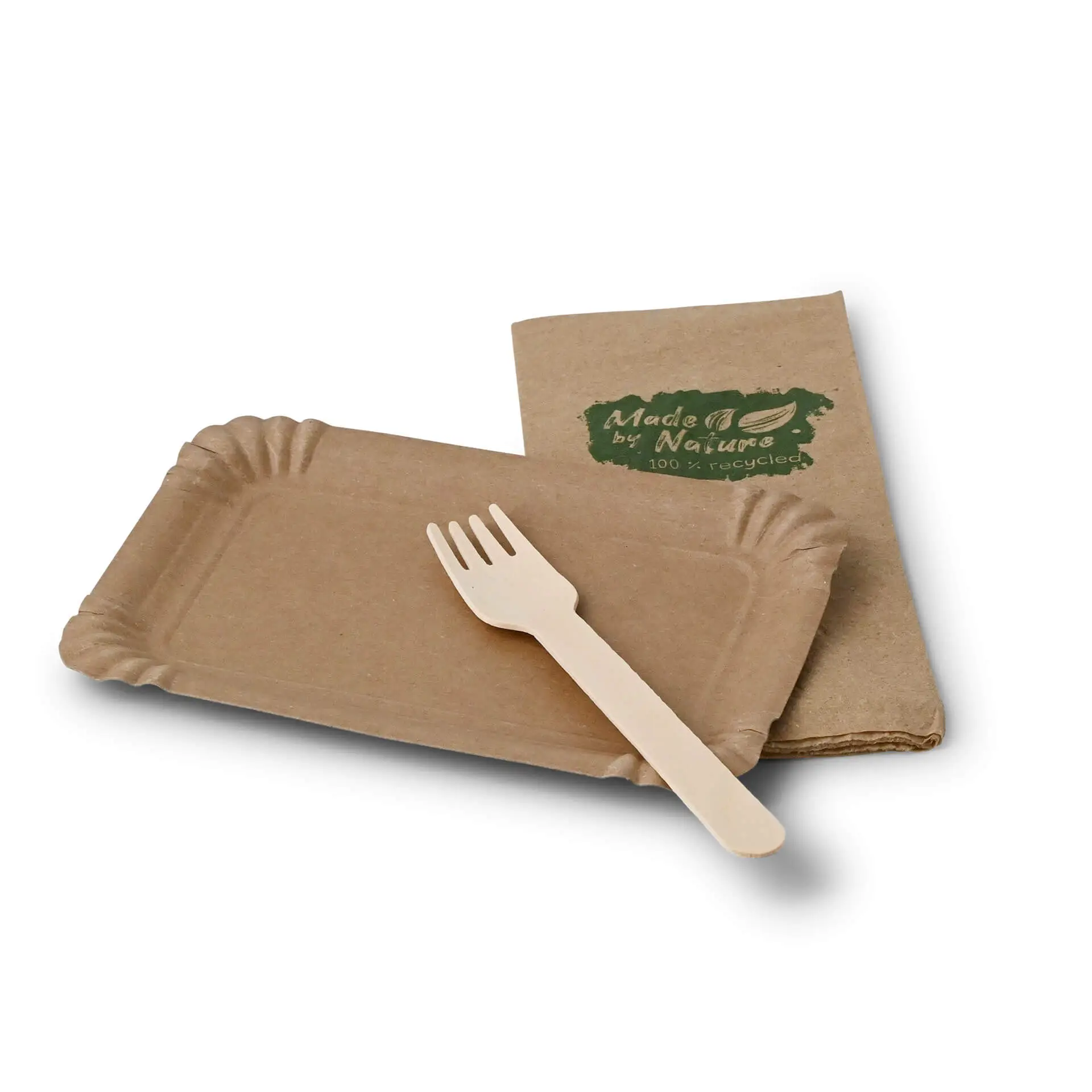 Assiette rectangulaire en carton brun avec une petite fourchette en bois et une serviette.