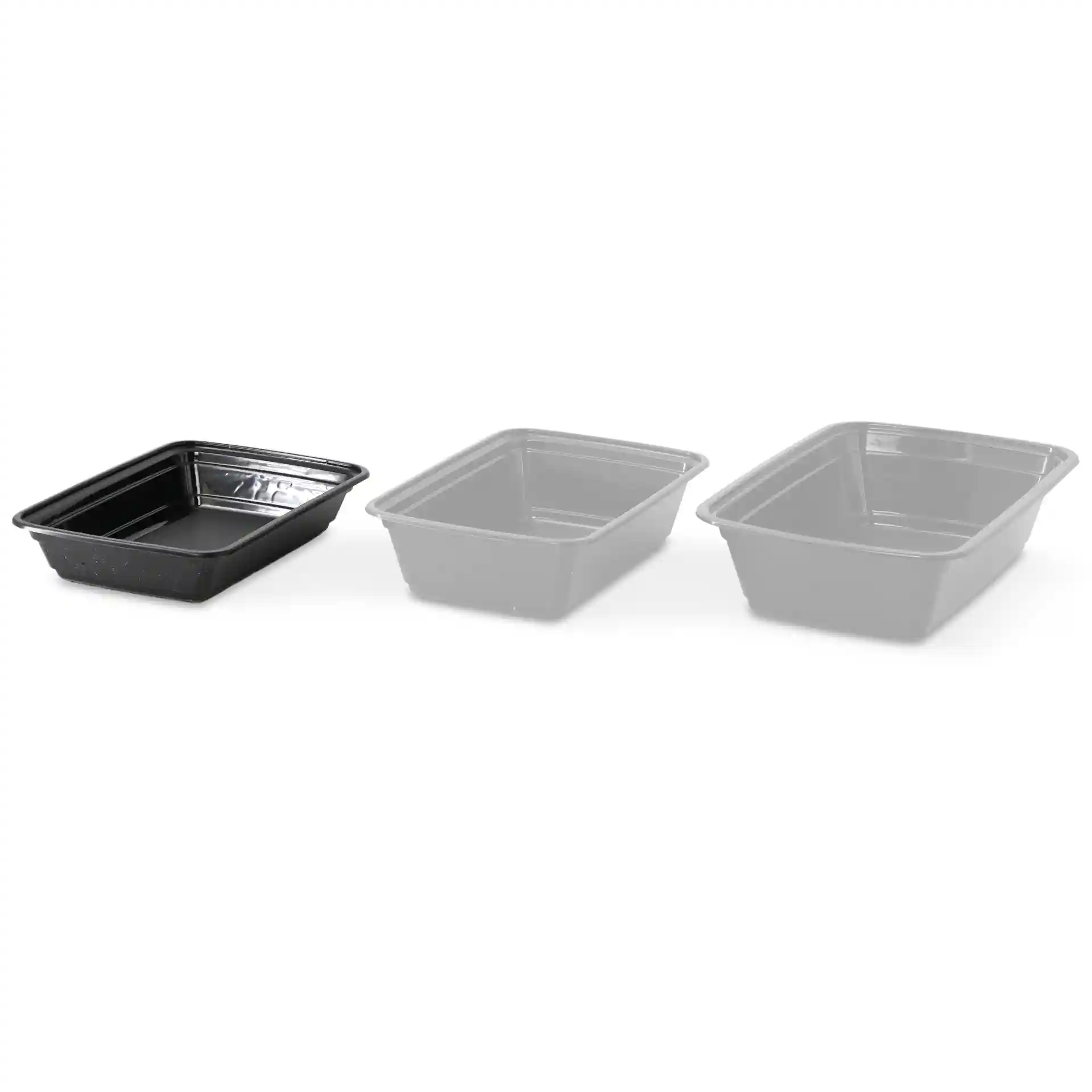 Trois conteneurs rectangulaires réutilisables en polypropylène noir, le conteneur de gauche est complètement opaque et les autres sont translucides.