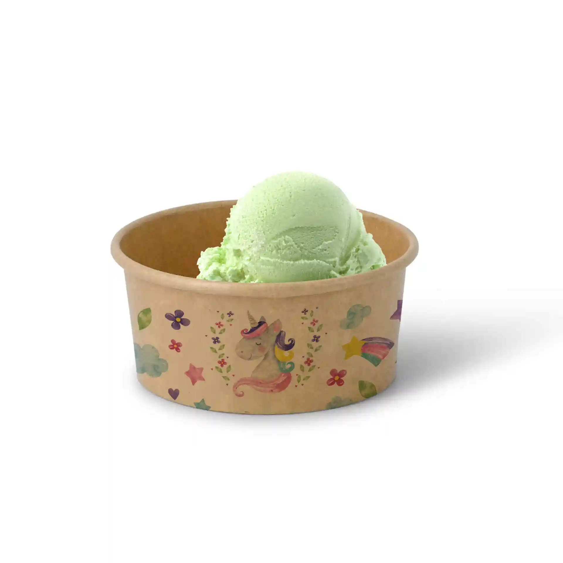 Gobelet rond marron avec un design de licorne, rempli de glace verte, sur un fond uni.