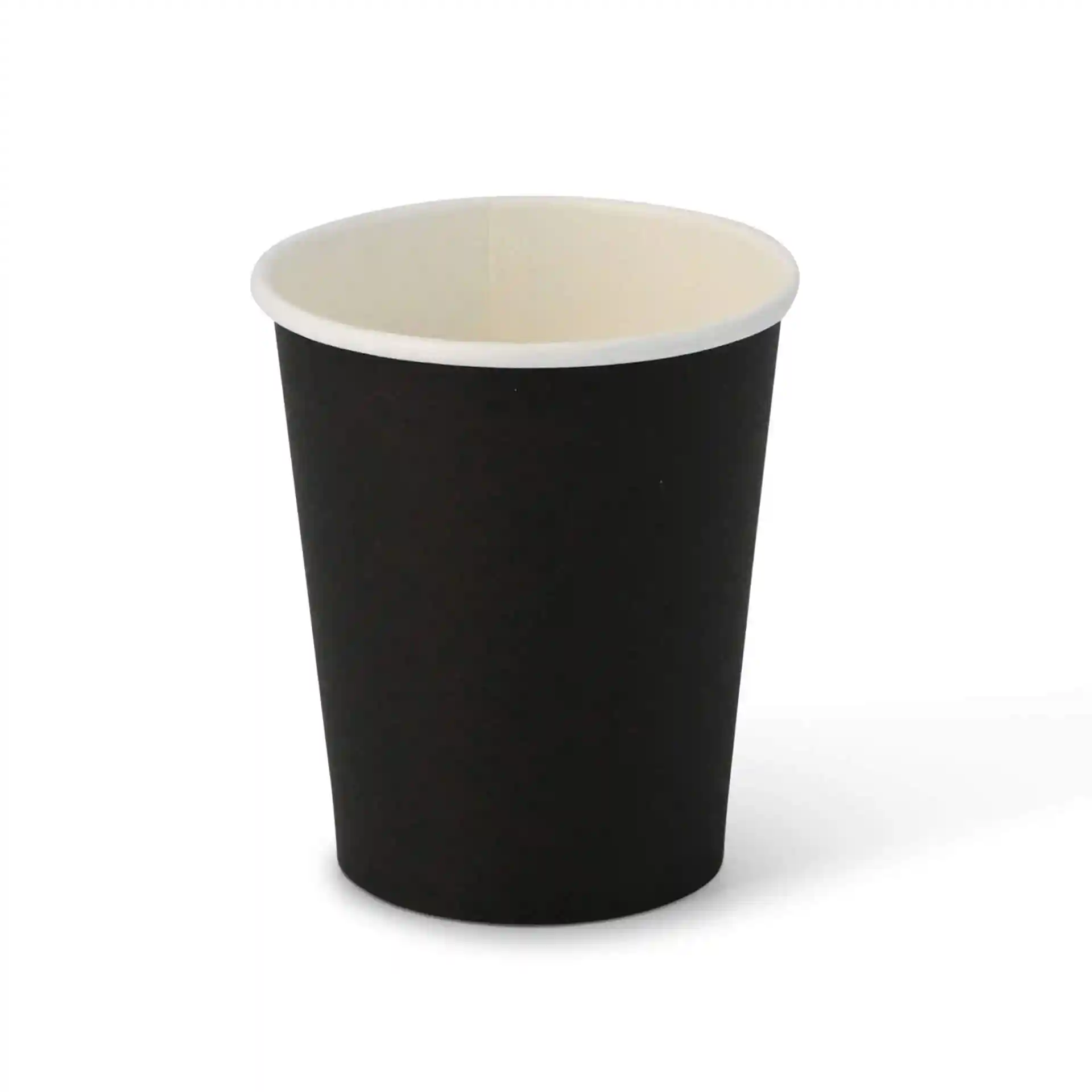 Gobelet noir de forme ronde, capacité de 8 oz et intérieur blanc, placé sur un fond uni.