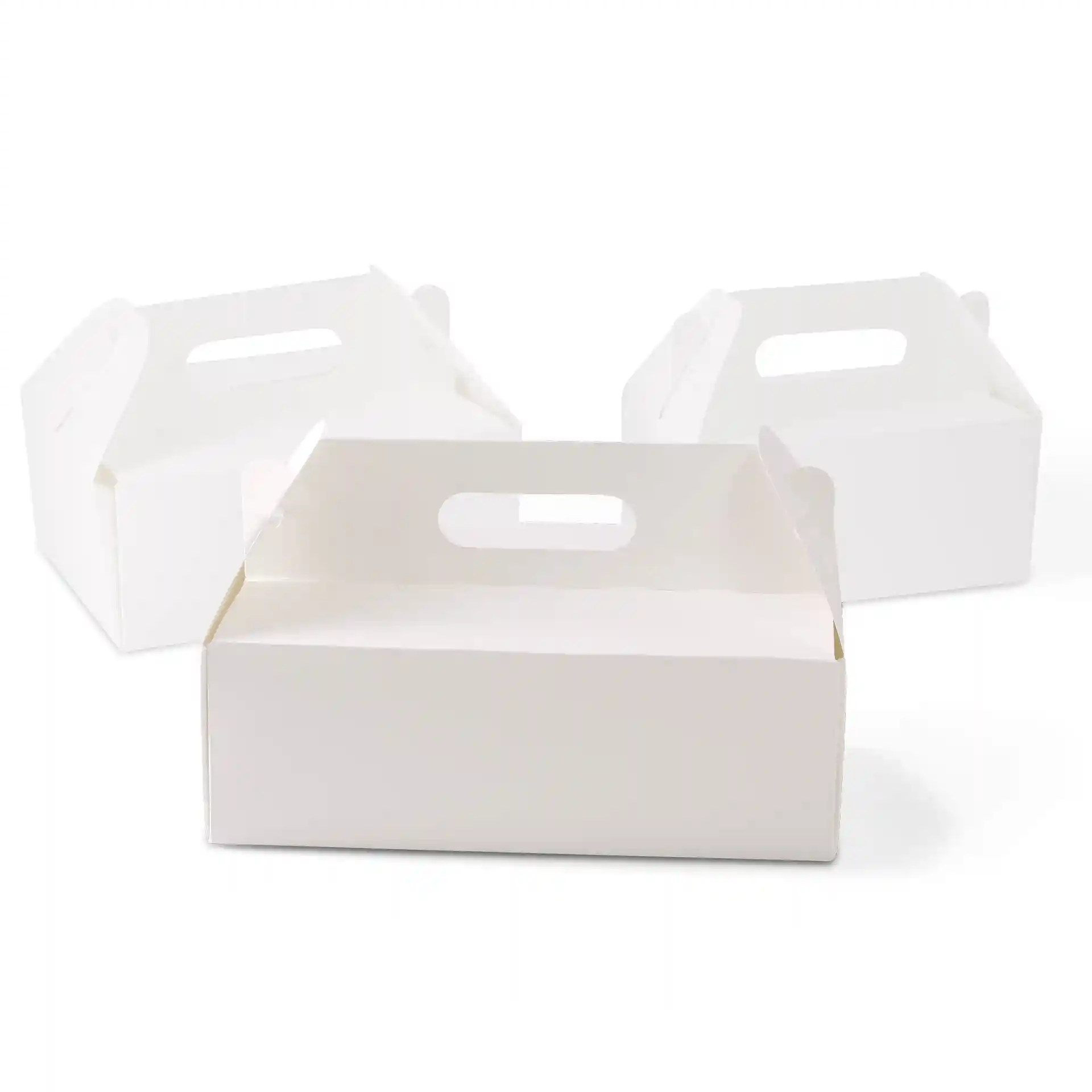 Trois boîtes à pâtisserie en carton blanc avec poignées, de forme rectangulaire et pliables.