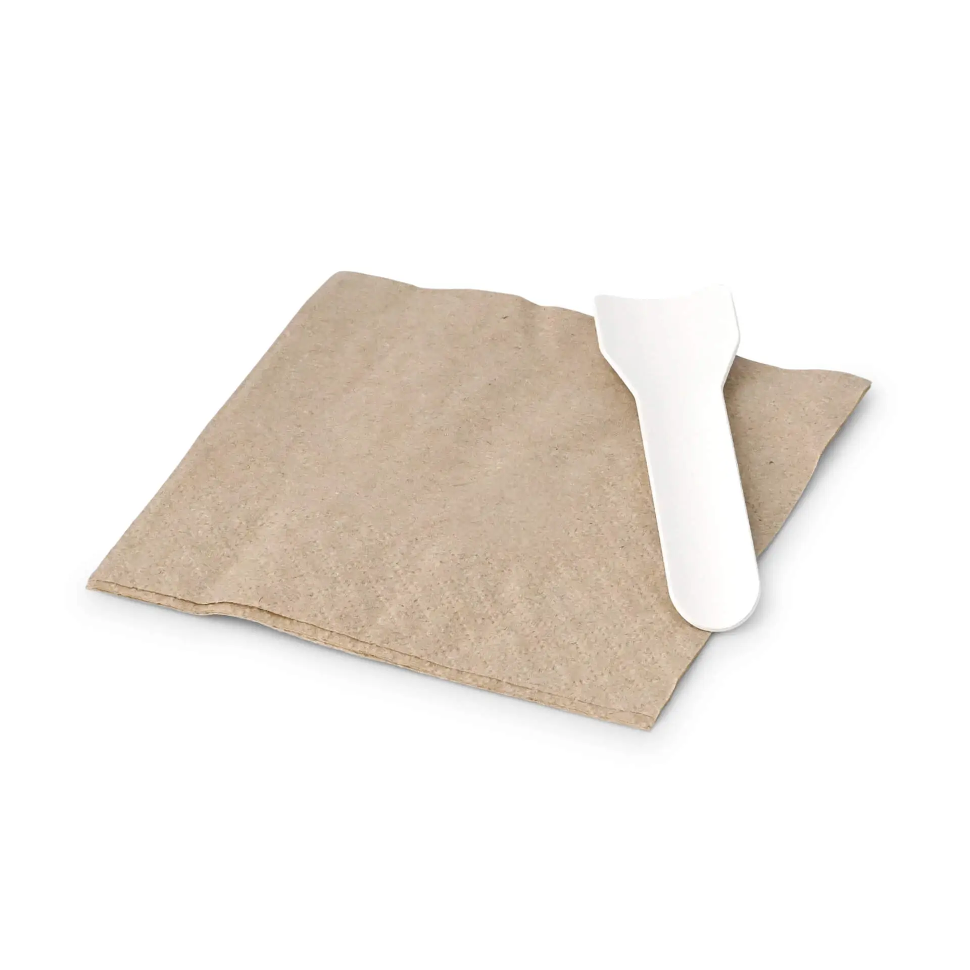 Serviette en papier recyclé marron avec un couteau en plastique blanc dessus, le tout sur un fond uni.