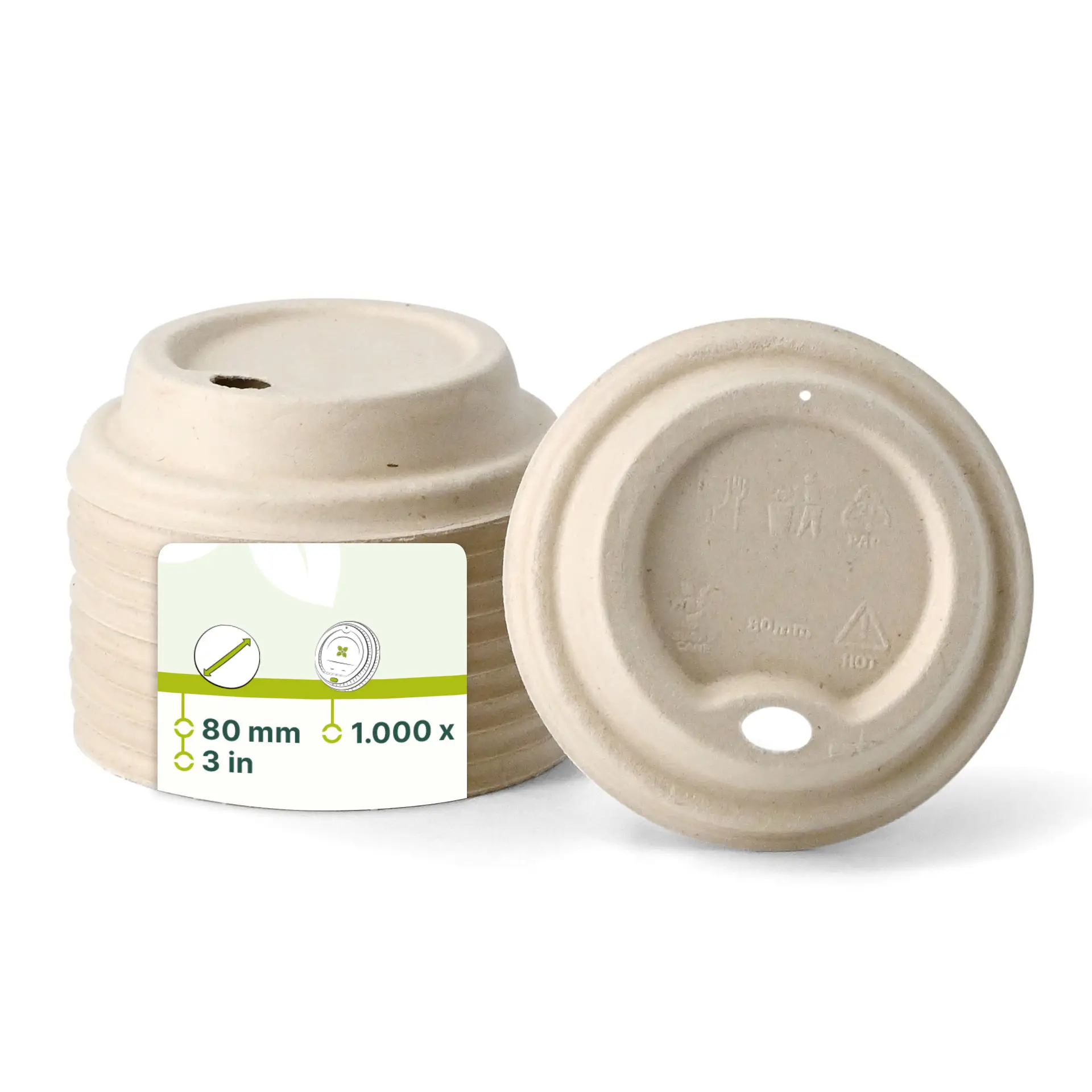 Couvercles en canne à sucre brune pour gobelets en papier, 80 mm de diamètre, avec une ouverture pour boire et plusieurs articles empilés visibles.