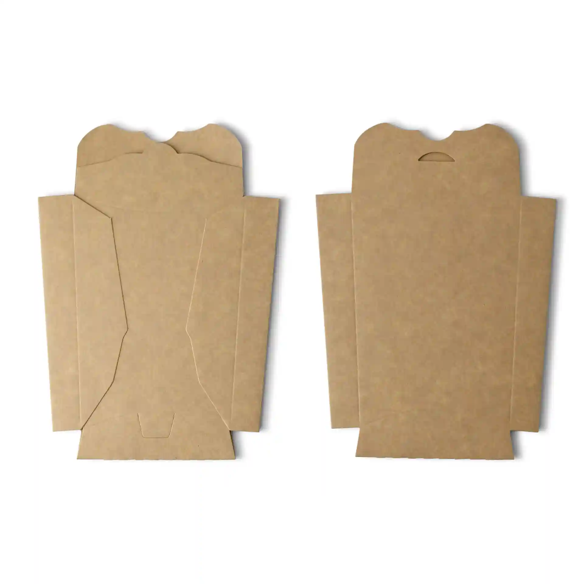 Pelle à chips en carton brun de 87 mm de hauteur, 130 mm de longueur et 176 mm de largeur, présentée à plat.