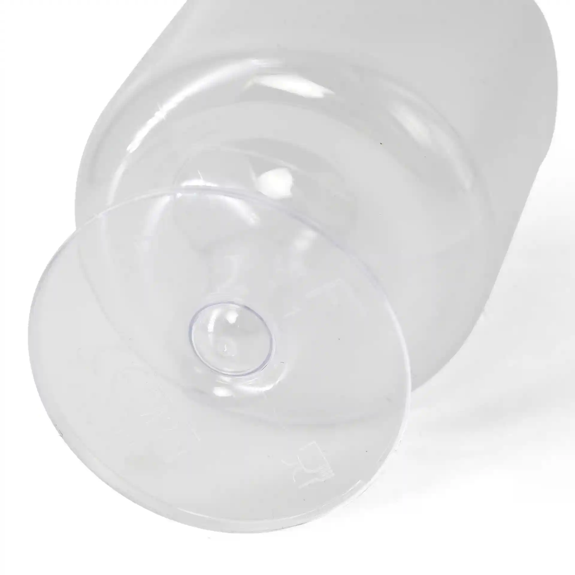 Verre à vin réutilisable transparent d'une capacité de 200 ml, montrant le fond et le design de la base.