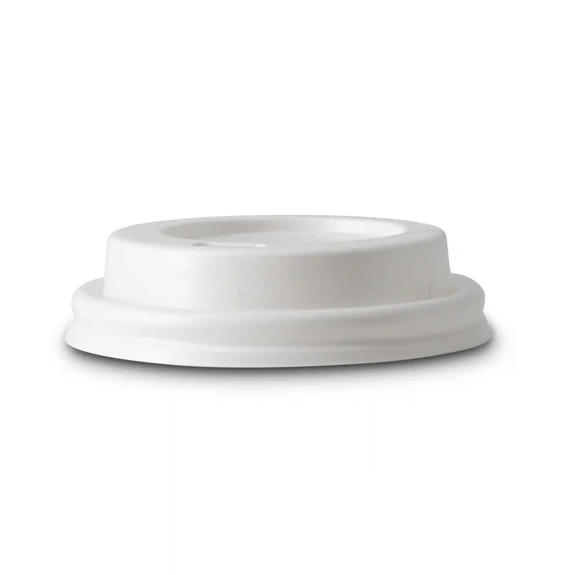 Couvercle rond en PS blanc avec un trou pour boire, mesurant 62 mm de diamètre et 16 mm de hauteur.