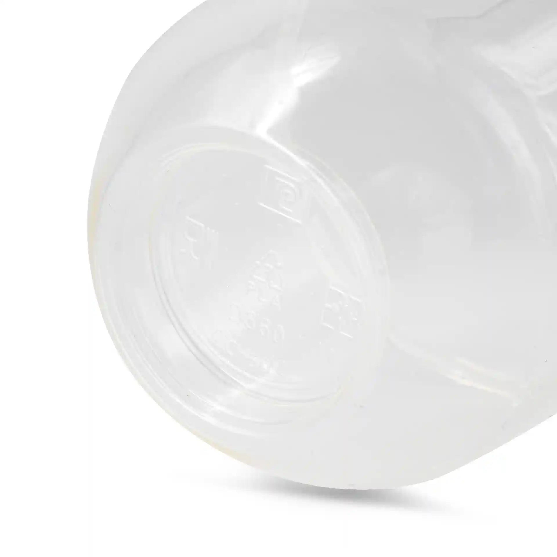 Gobelet à dessert en PLA transparent, d'un diamètre de 96 mm et d'une hauteur de 83 mm, montrant le fond avec des marquages.